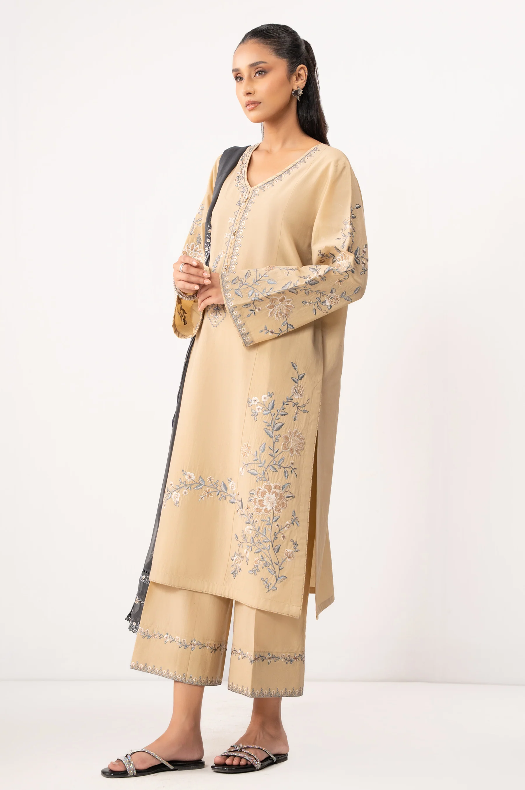 STITCHED EMBROIDERED CAMBRIC SUIT - Image 3