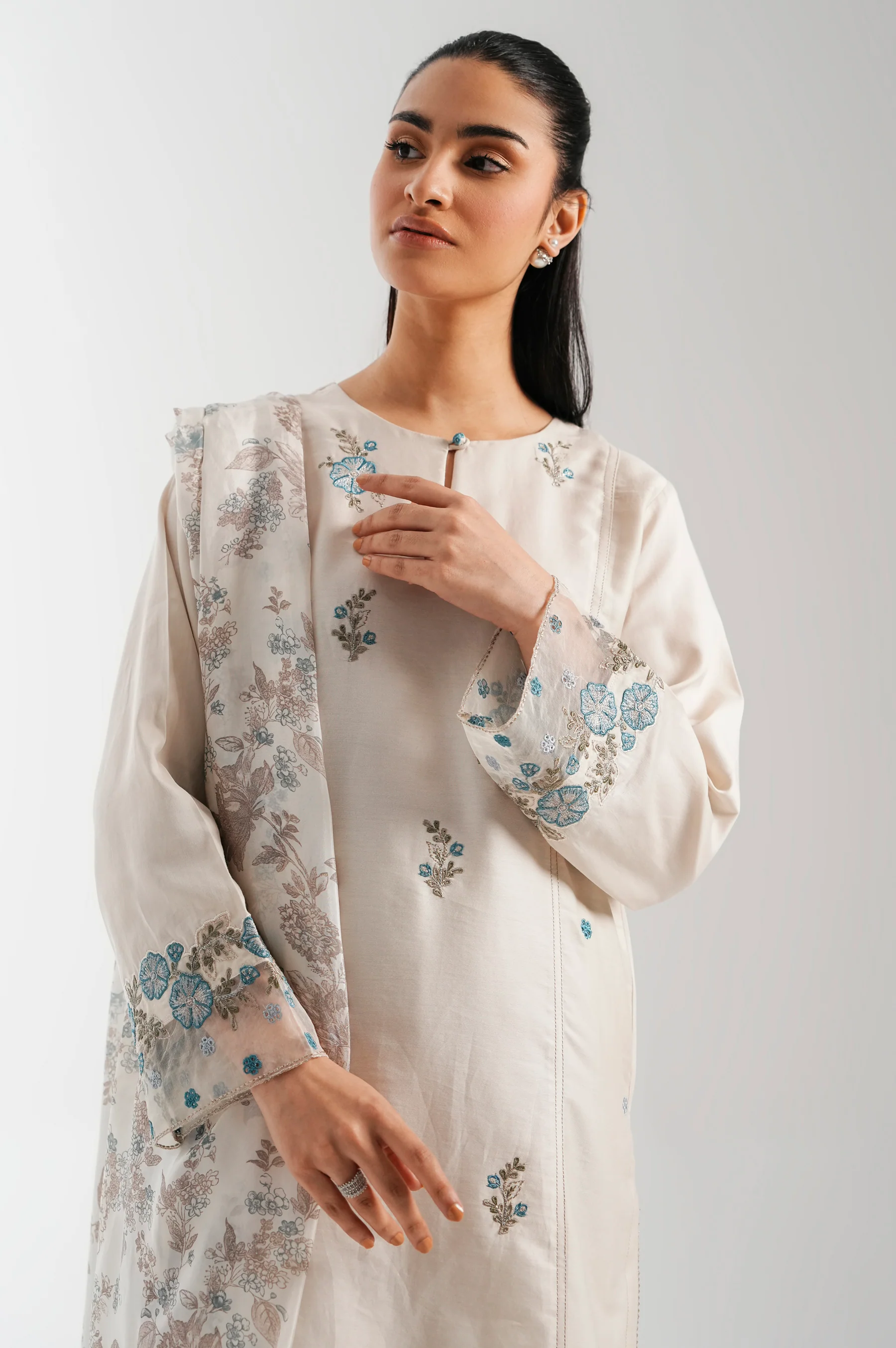 EMBROIDERED SUIT - Image 6
