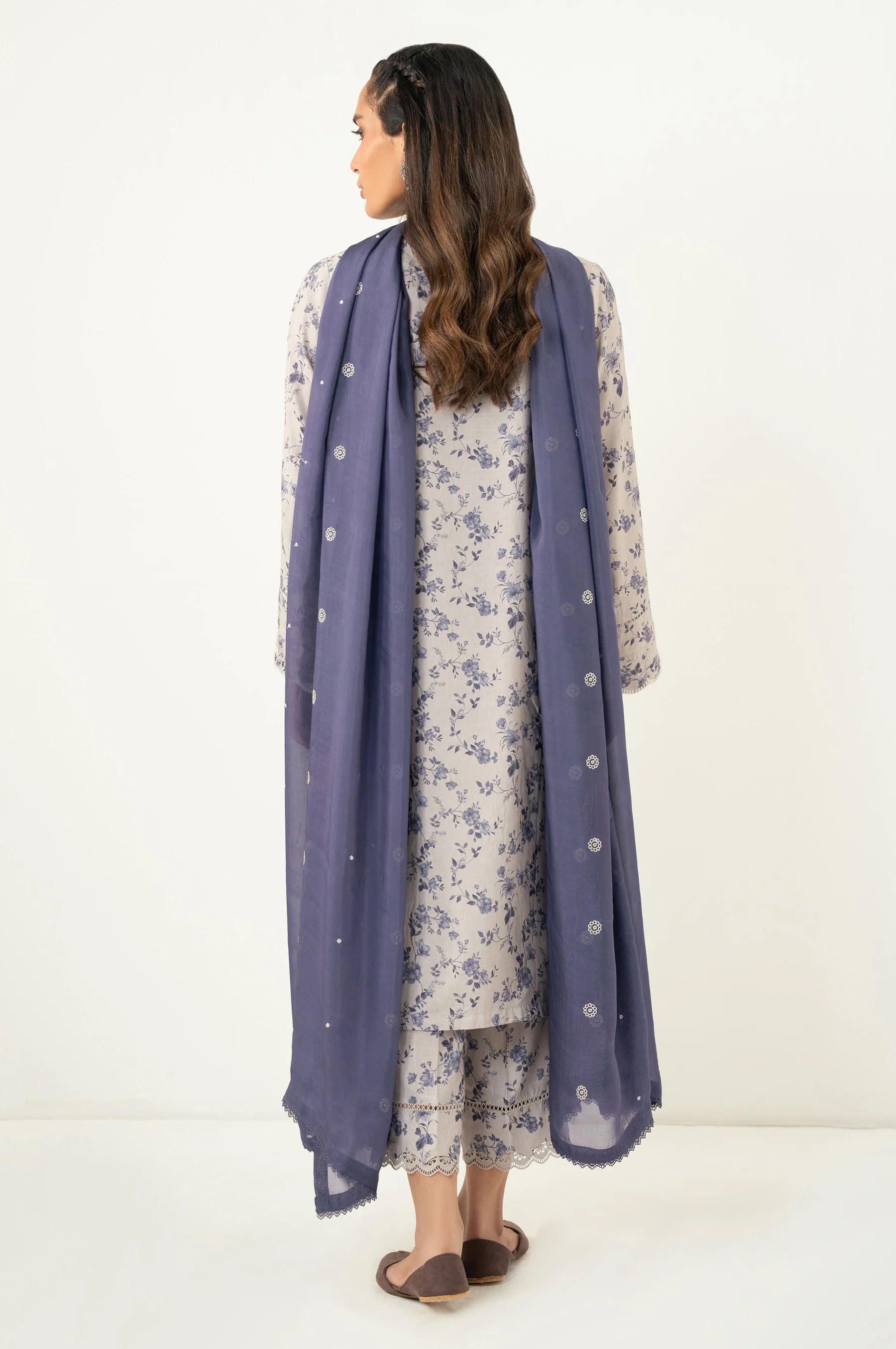 EMBROIDERED SUIT - Image 3