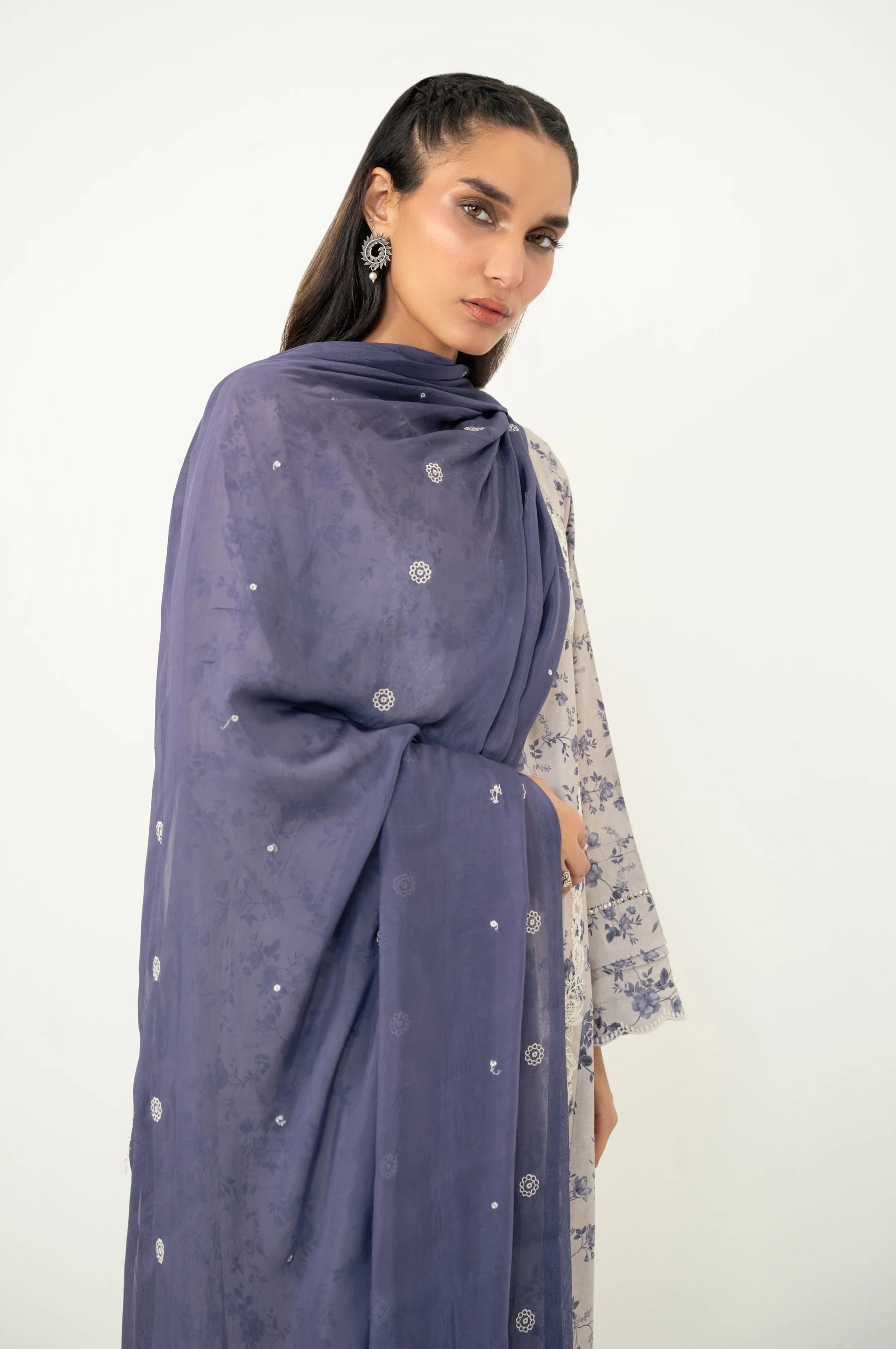 EMBROIDERED SUIT - Image 4