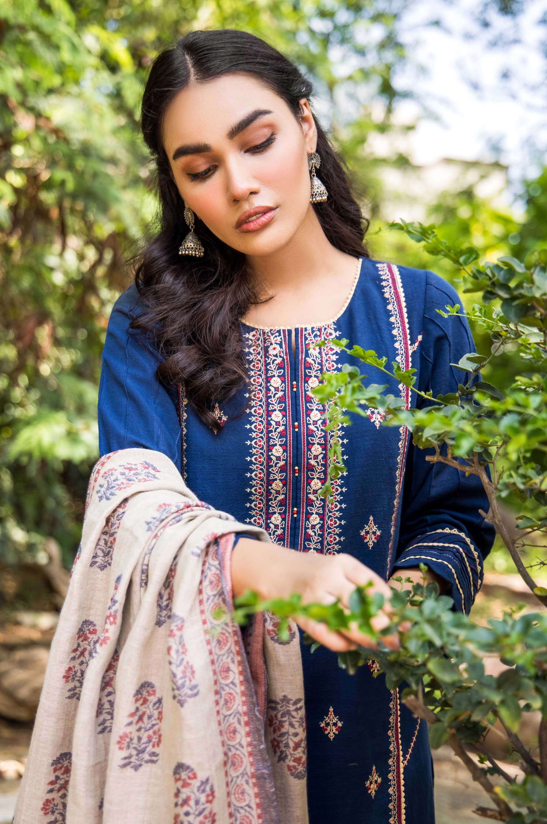 Stitched 3 Piece Embroidered Khaddar with Yarn Jacquard Shawl Suit - Image 4