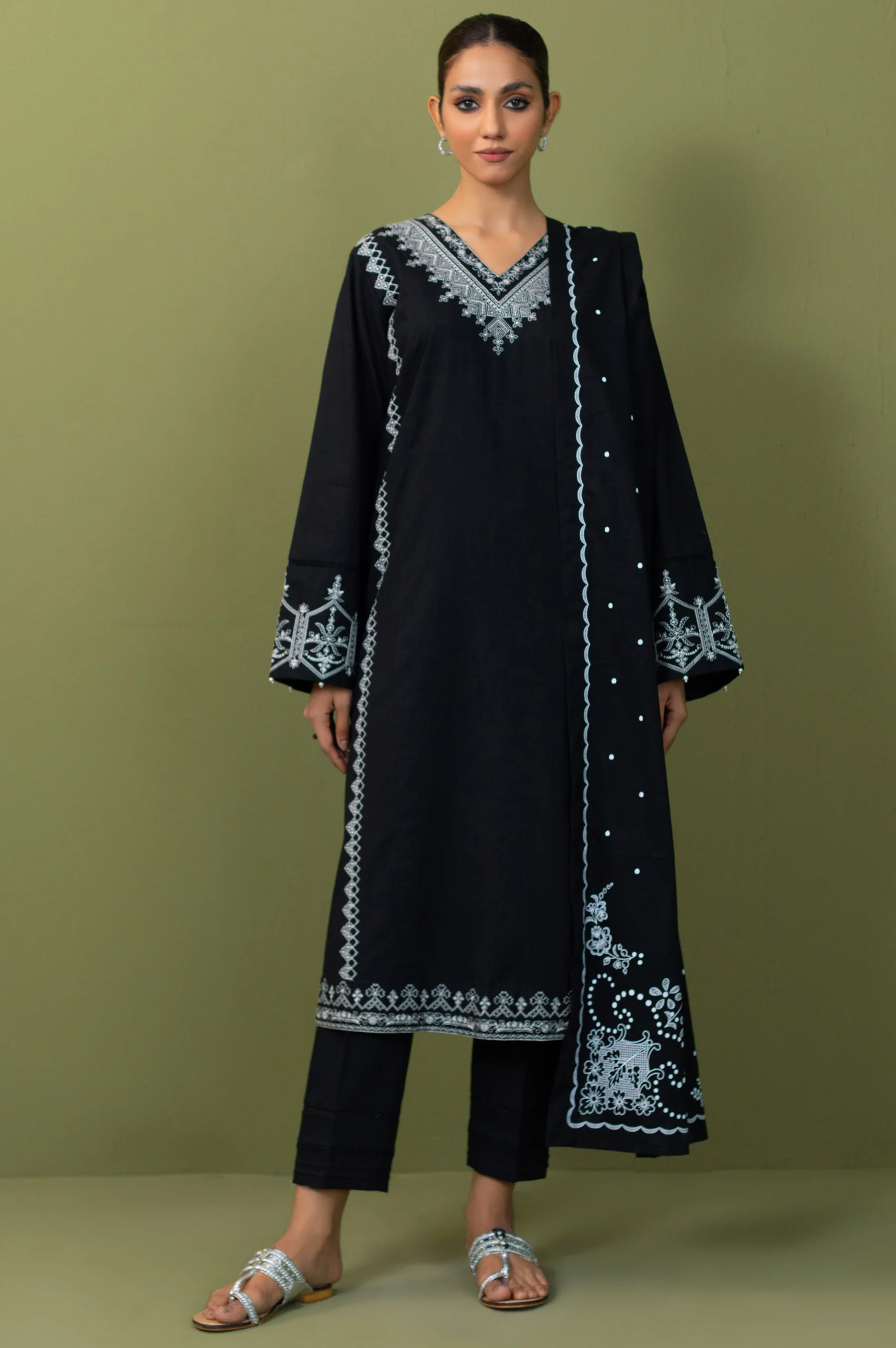Stitched 3 Piece Both Side Slub Embroidered Khaddar Suit