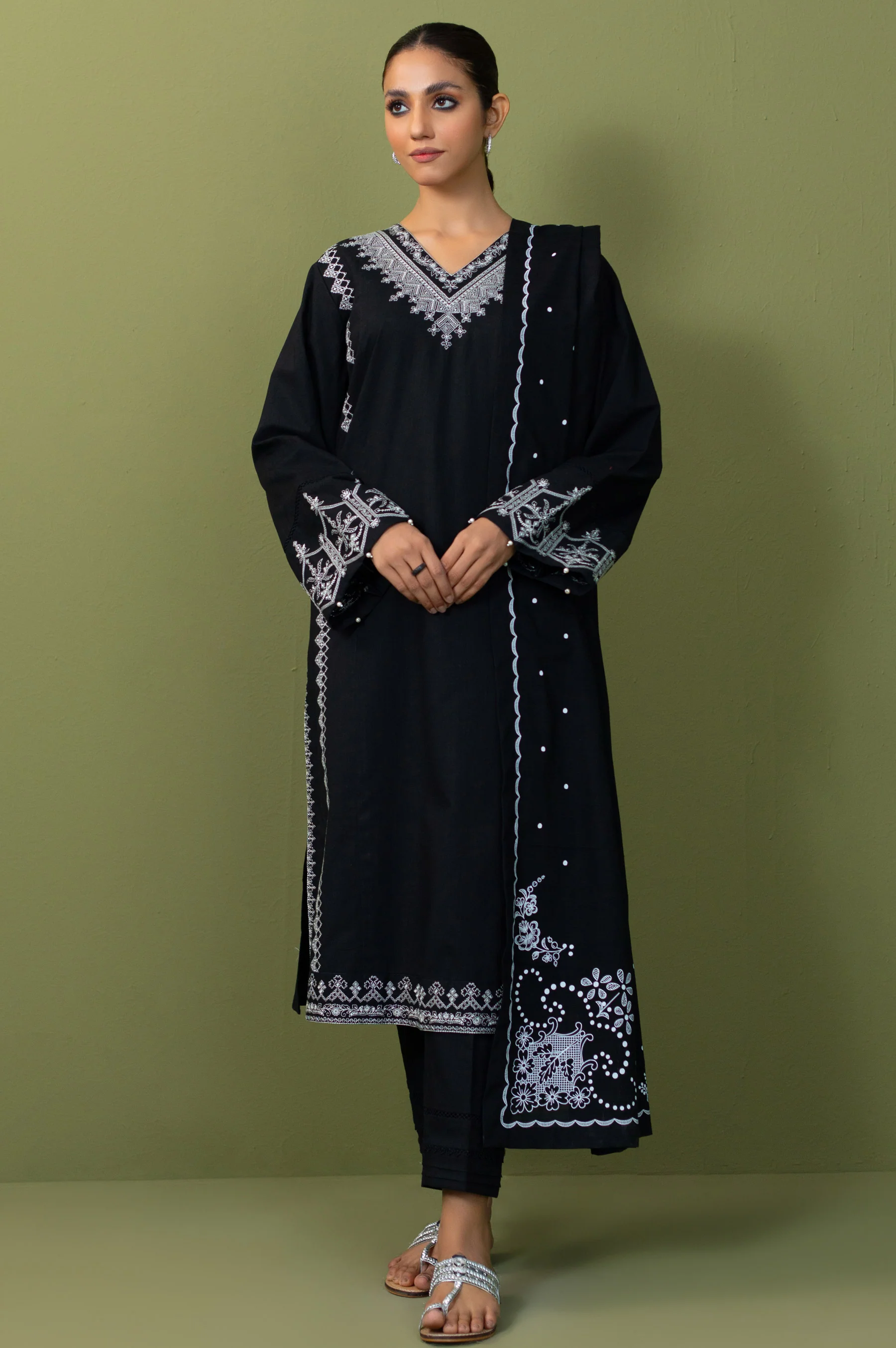 Stitched 3 Piece Both Side Slub Embroidered Khaddar Suit - Image 4