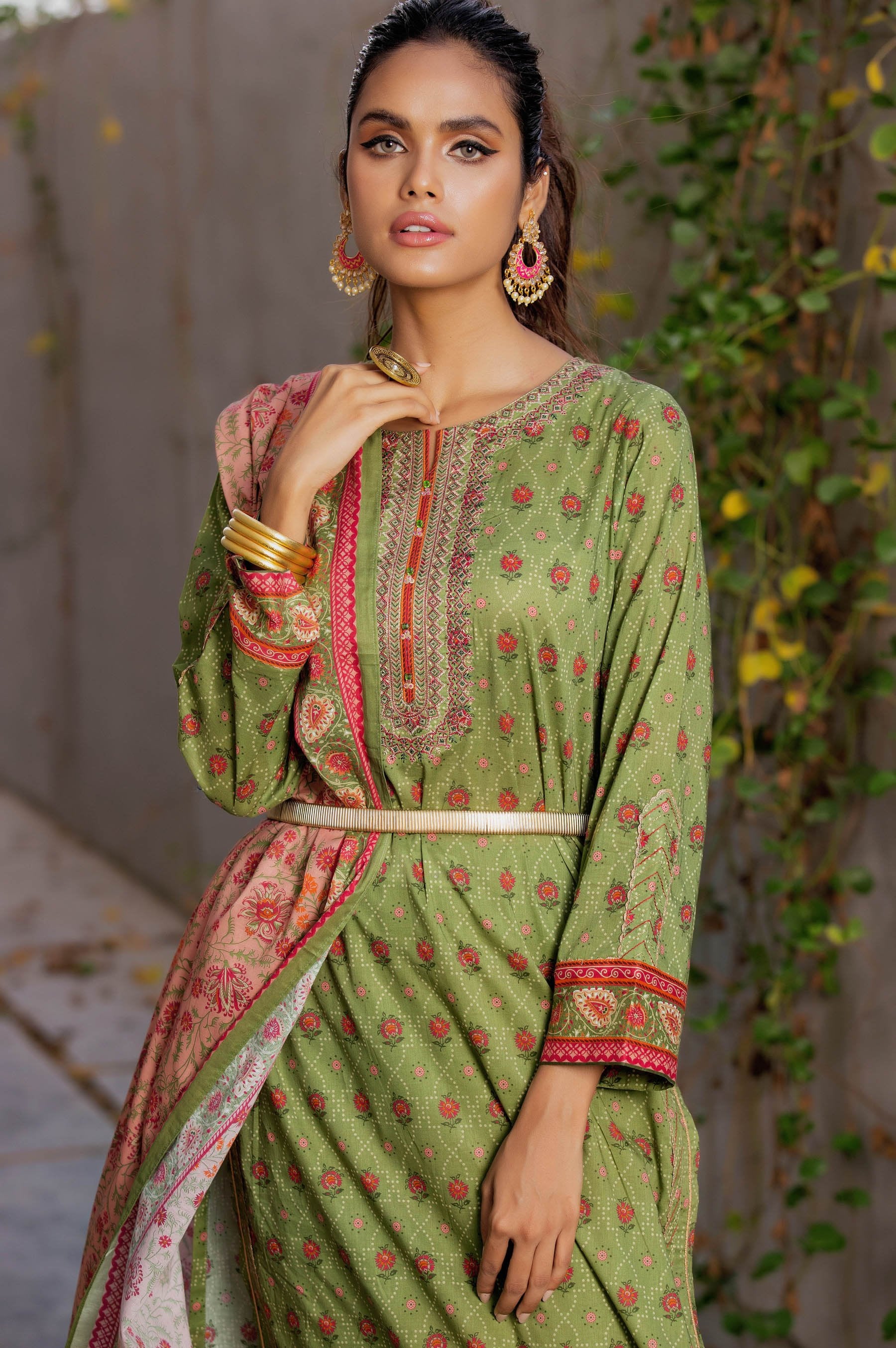 Stitched 3 Piece Embroidered Lawn Suit - Image 4