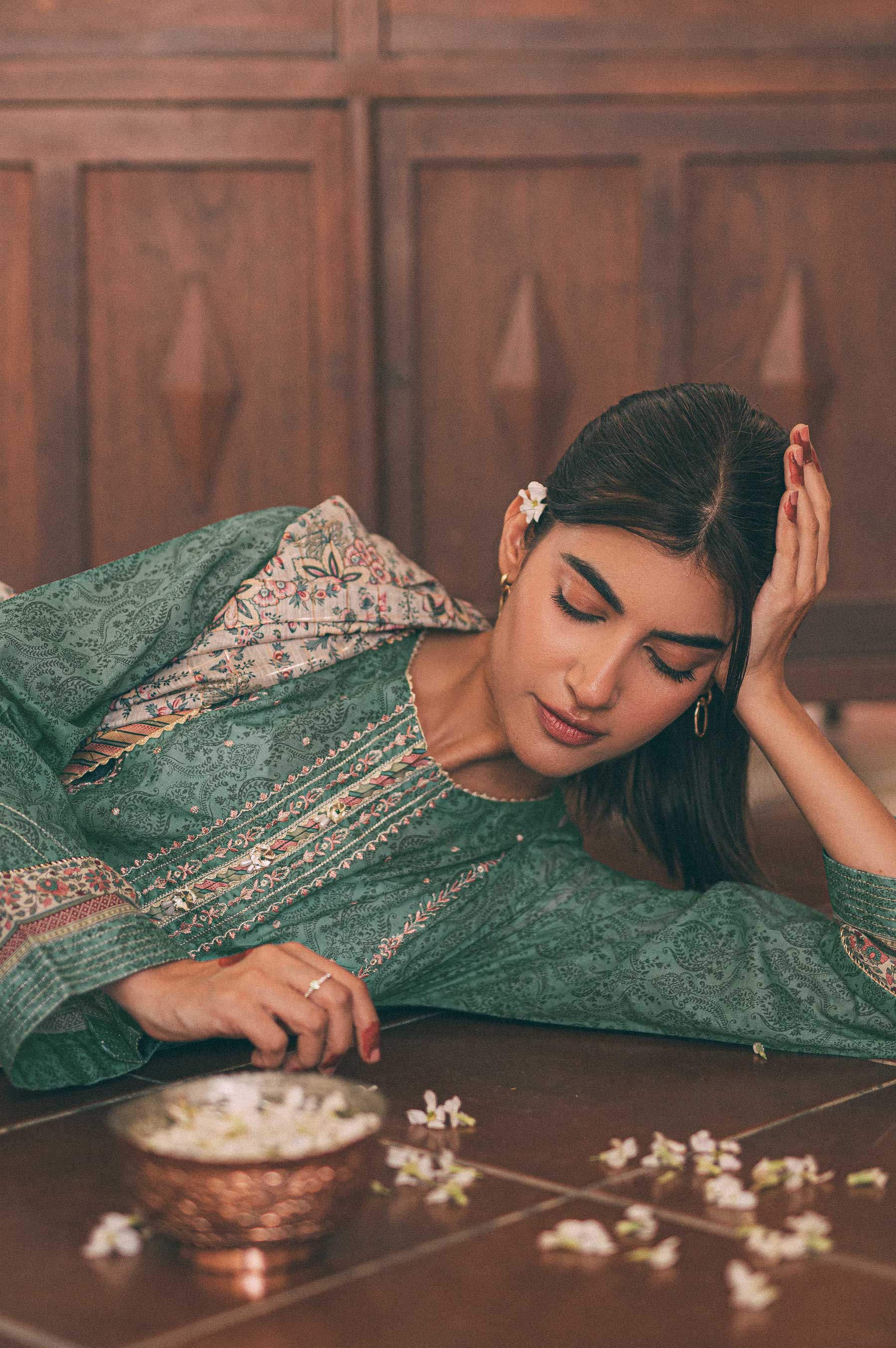 Stitched 3 Piece Embroidered Lawn with Zari Organza Suit - Image 3