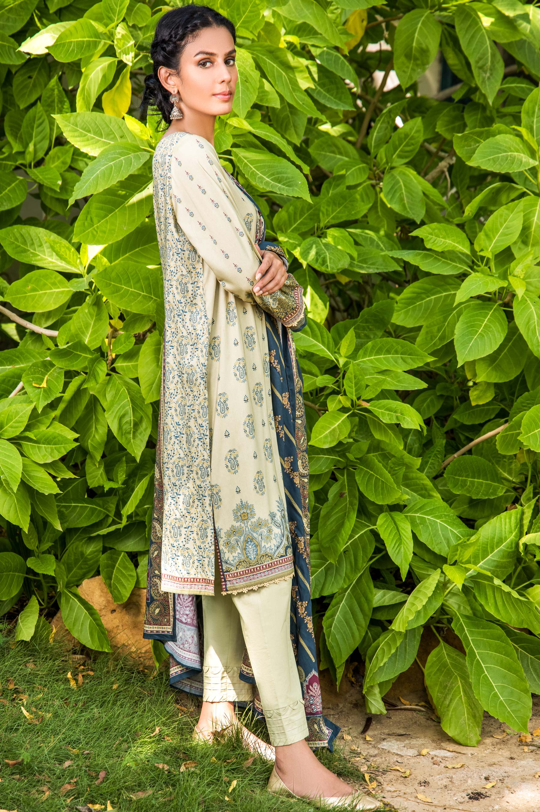 Stitched 3 Piece Embroidered Linen Viscose Suit - Image 3