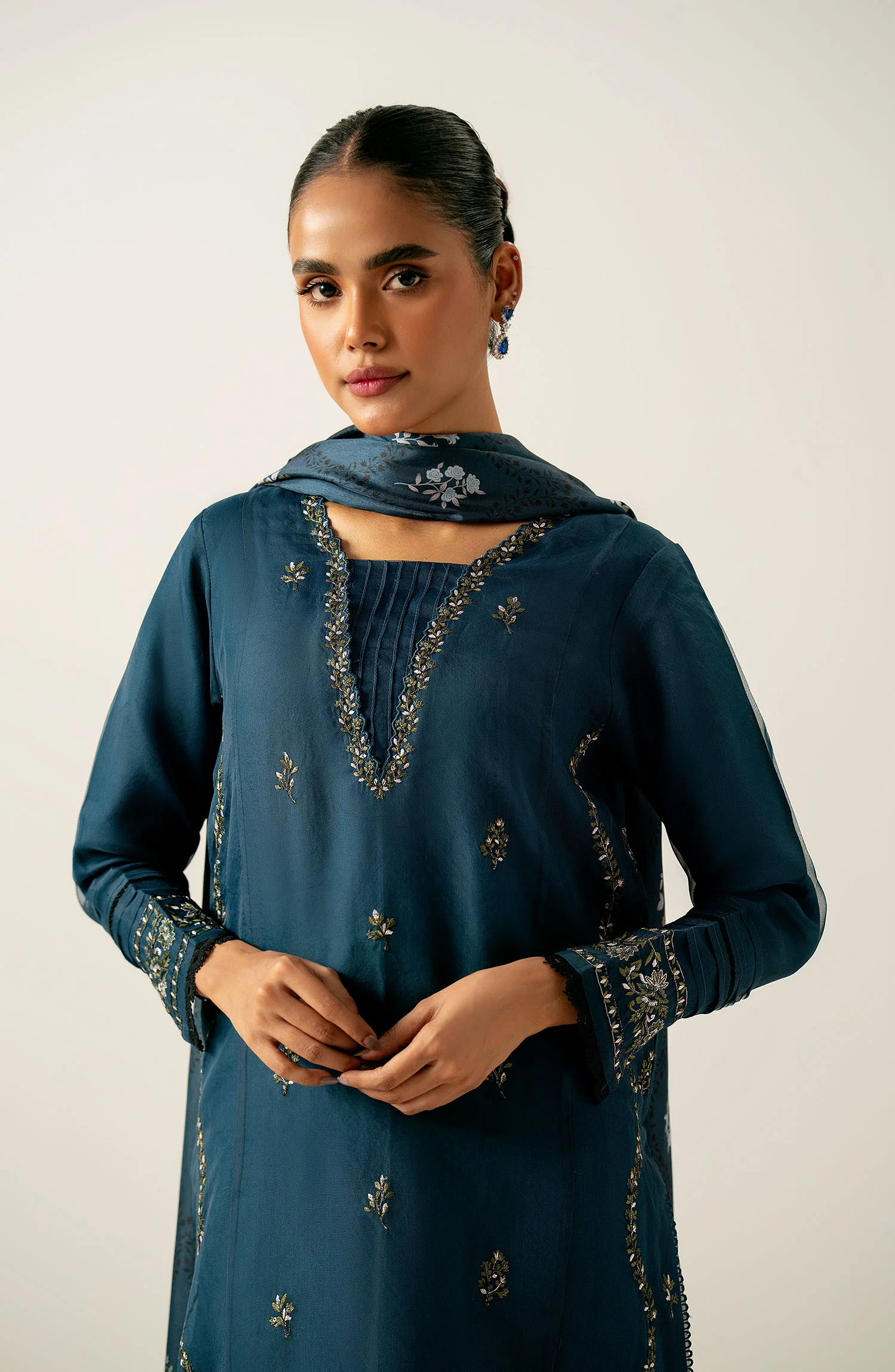 Stitched 3 Piece Embroidered Organza Suit - Image 5