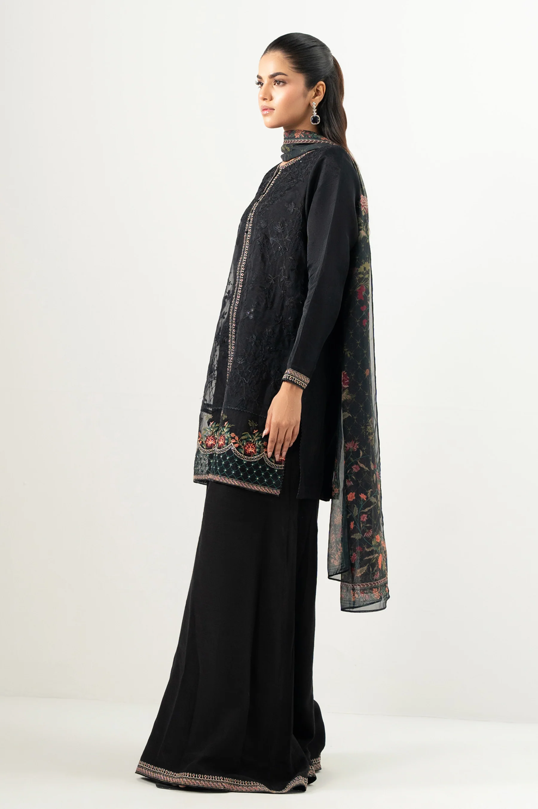 EMBROIDERED SUIT - Image 3