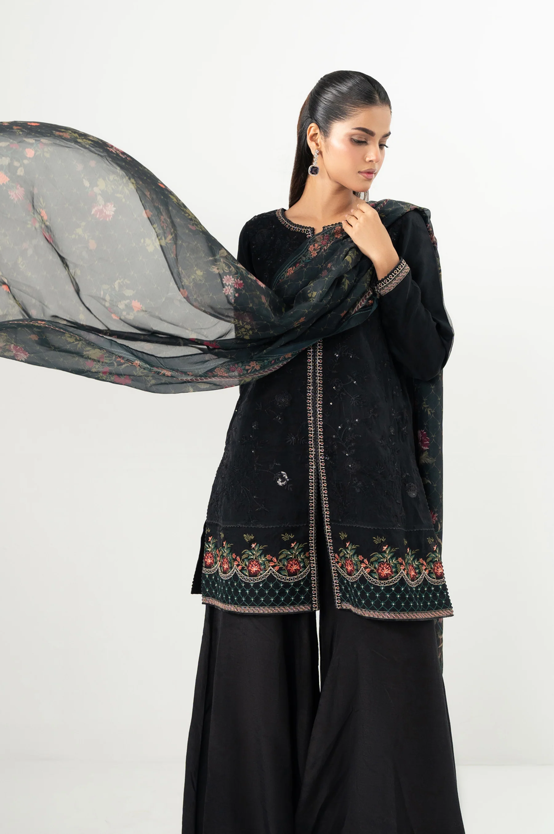 EMBROIDERED SUIT - Image 6