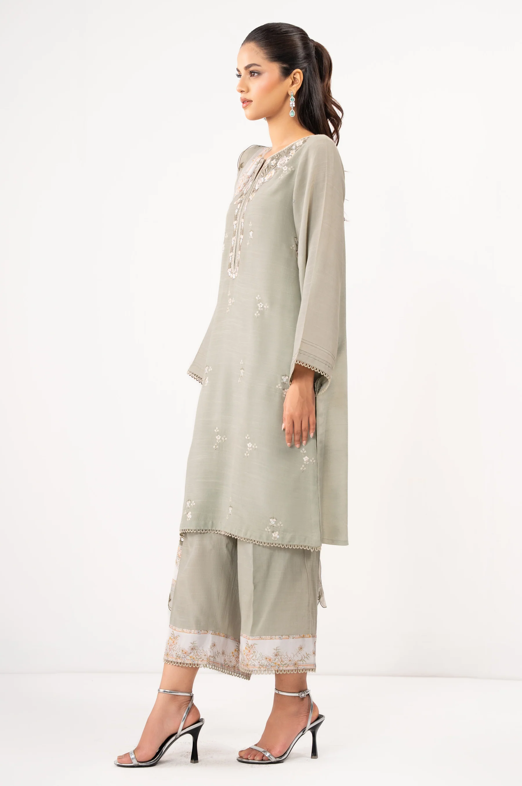 EMBROIDERED SUIT - Image 5