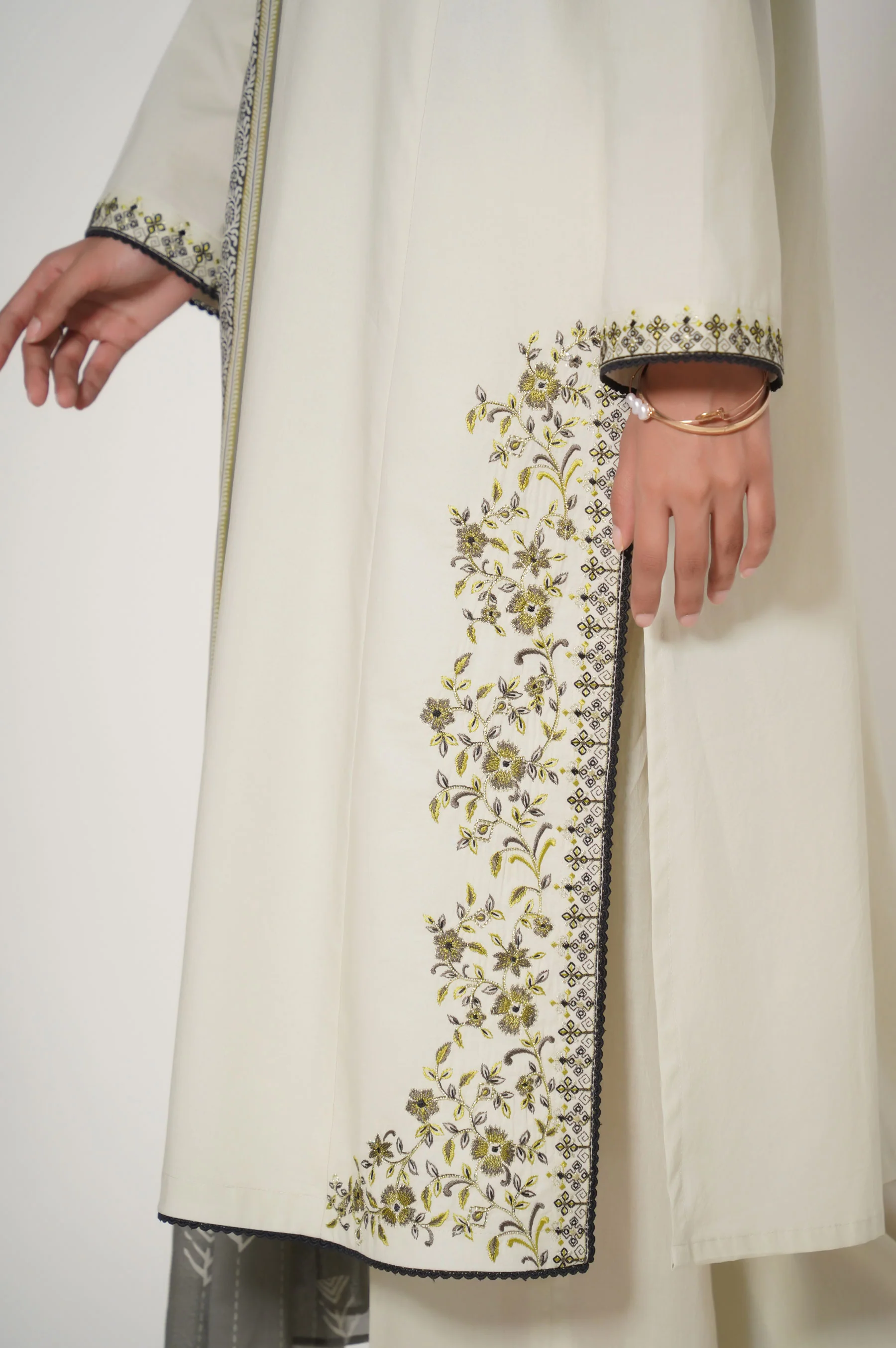 Stitched 3 Piece Embroidered Slub Cambric Suit - Image 3
