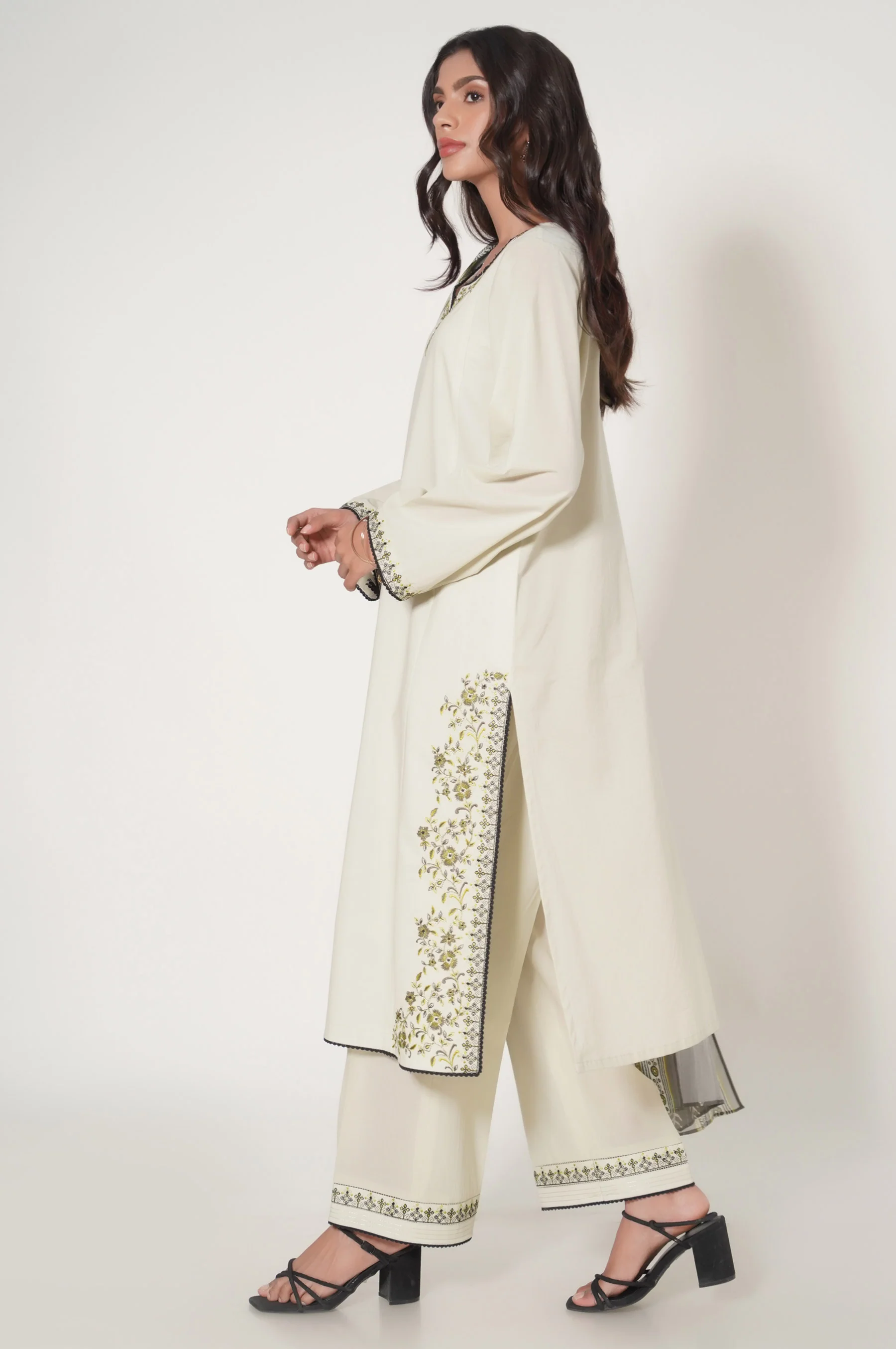 Stitched 3 Piece Embroidered Slub Cambric Suit - Image 5