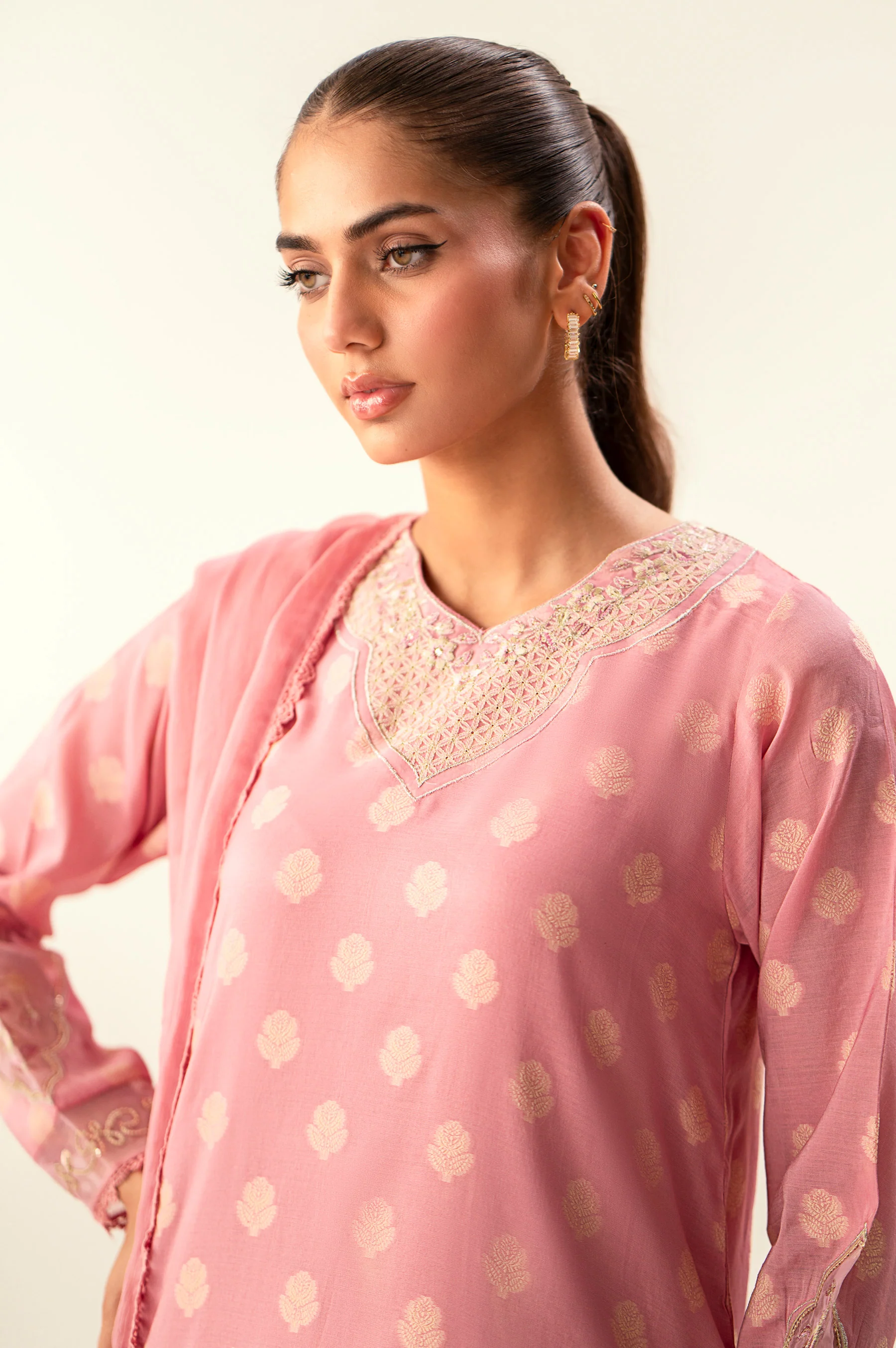EMBROIDERED SUIT - Image 2