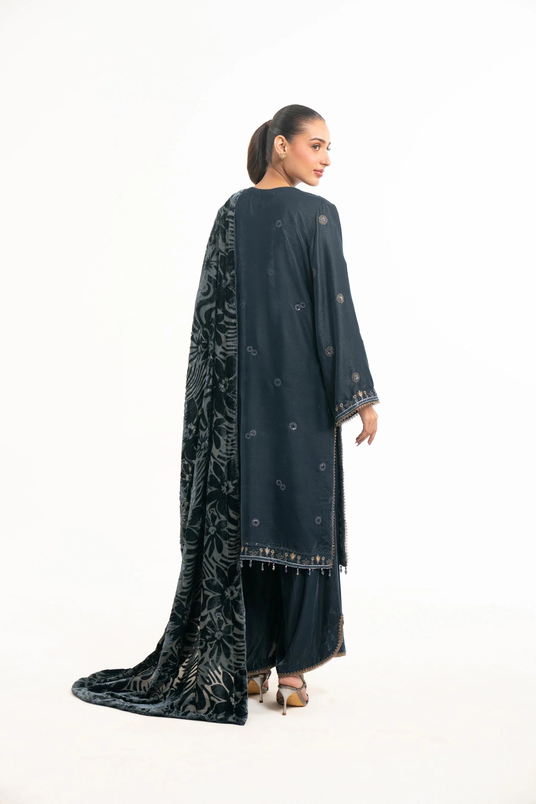 EMBROIDERED VELVET SUIT (FACTORY E-OUTLET) - Image 3