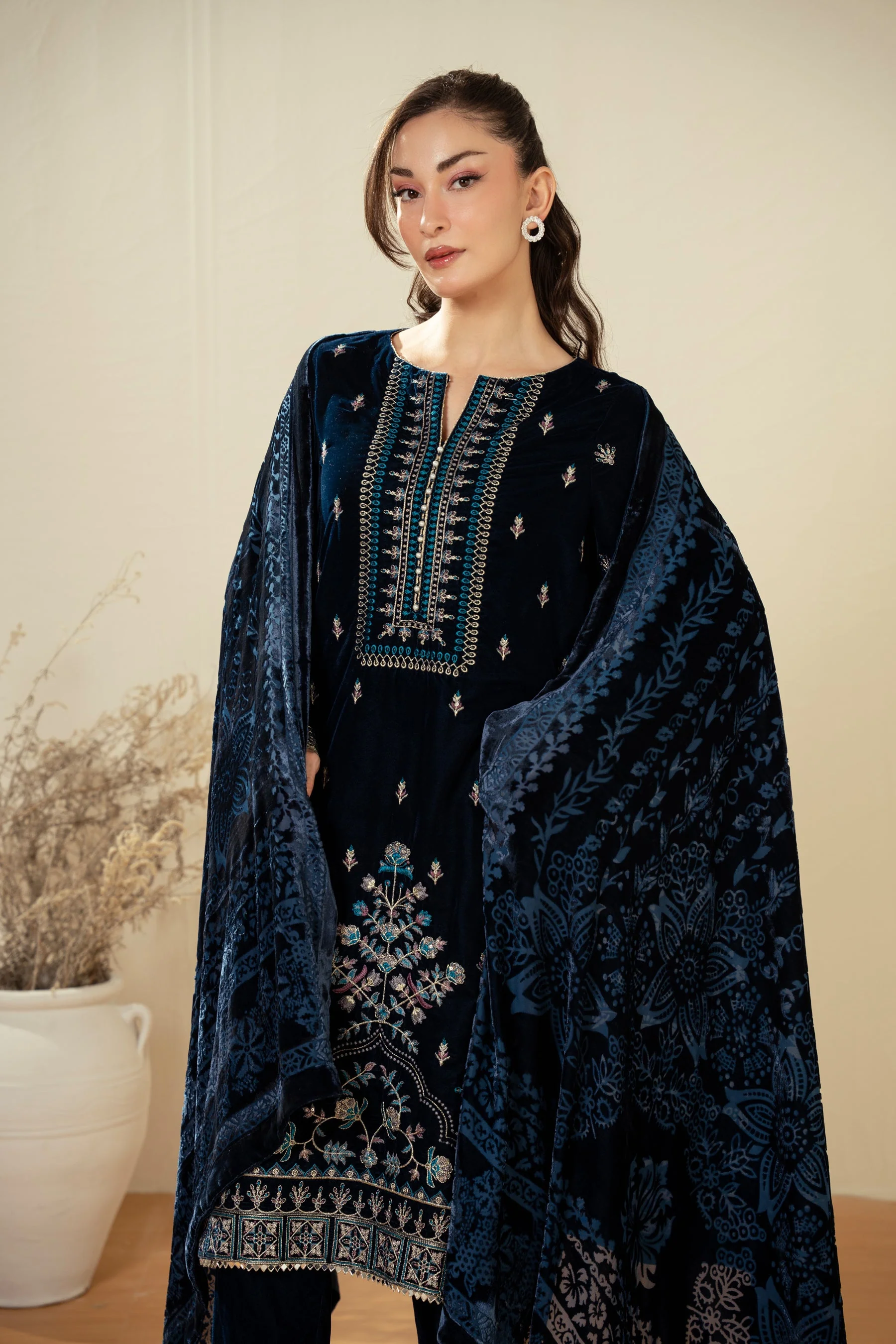 EMBROIDERED VELVET SUIT (FACTORY E-OUTLET) - Image 5