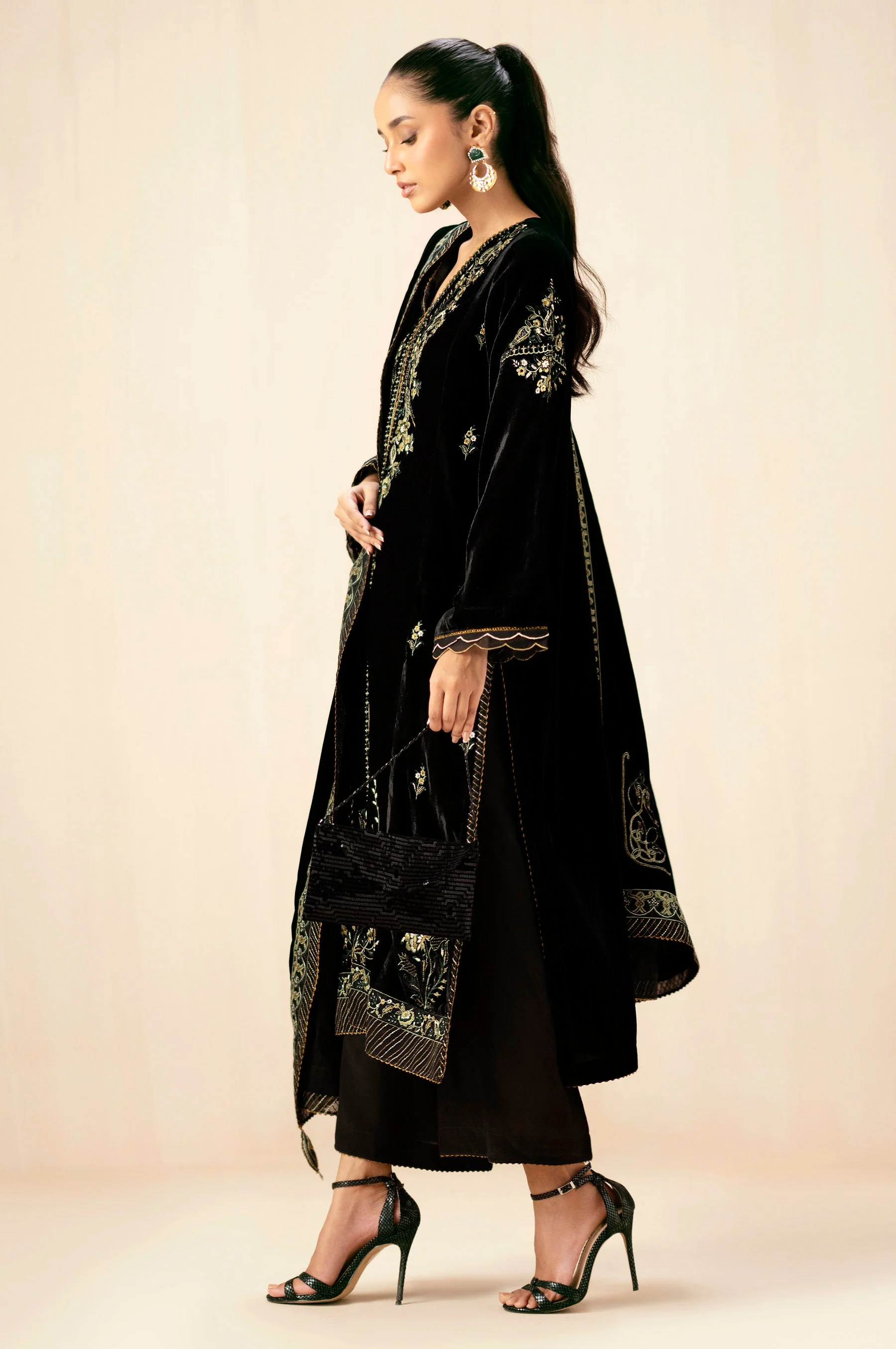 EMBROIDERED VELVET SUIT - Image 5