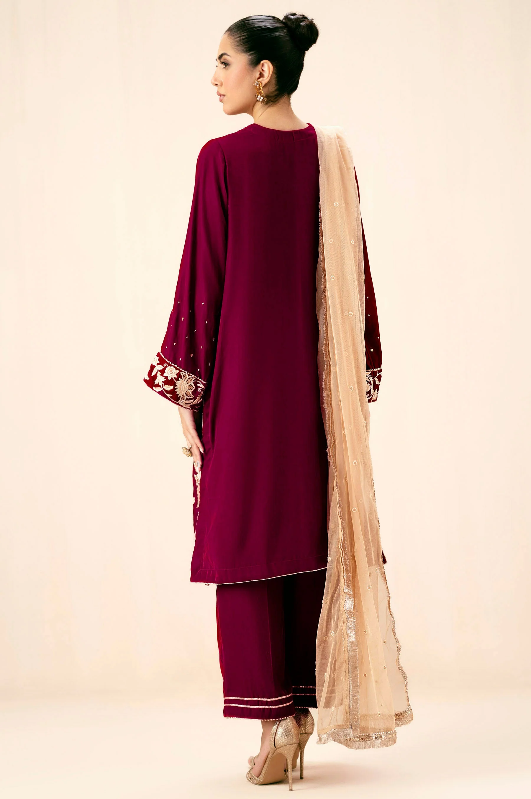 EMBROIDERED SUIT - Image 3