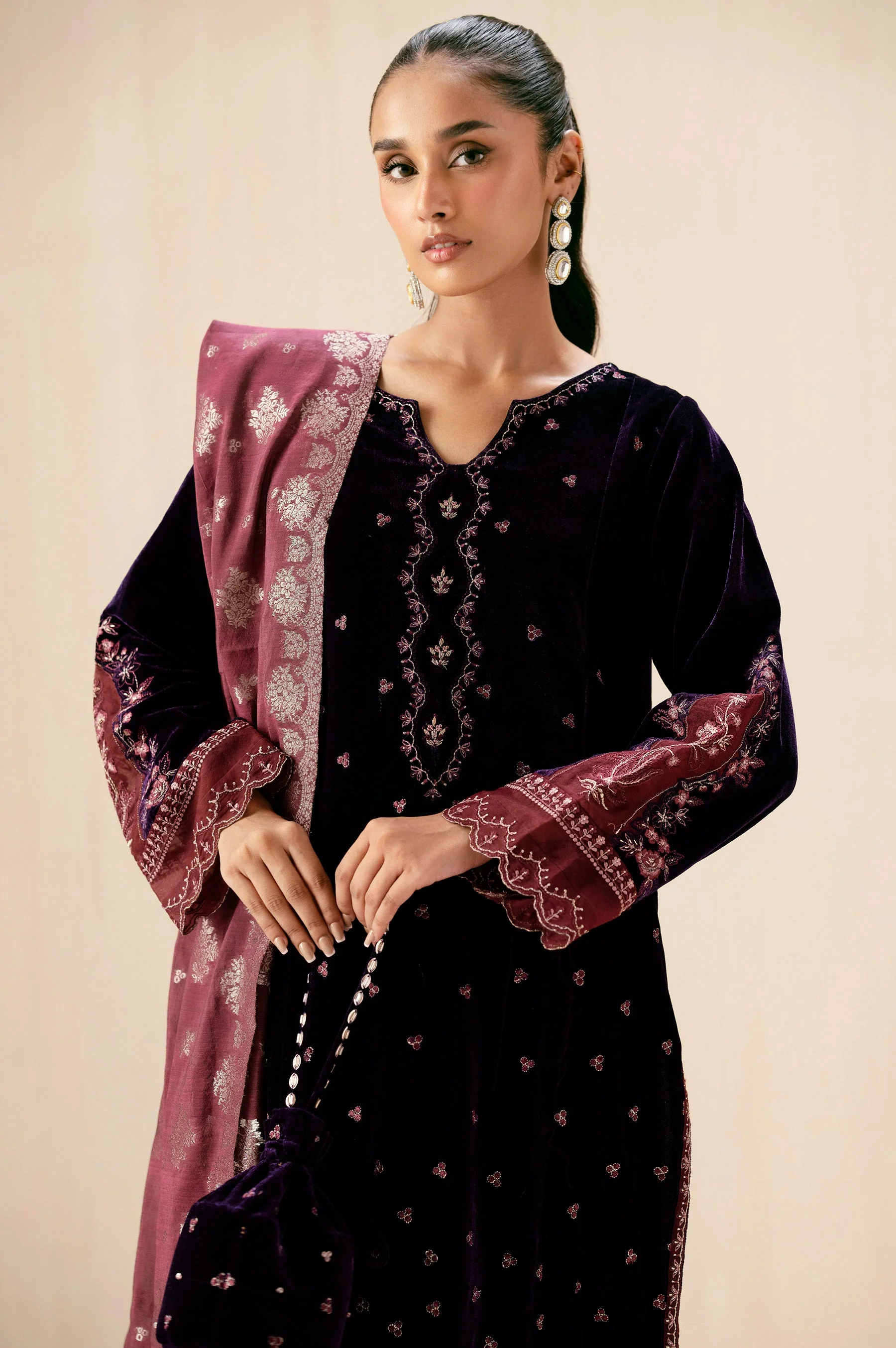 EMBROIDERED VELVET SUIT - Image 2