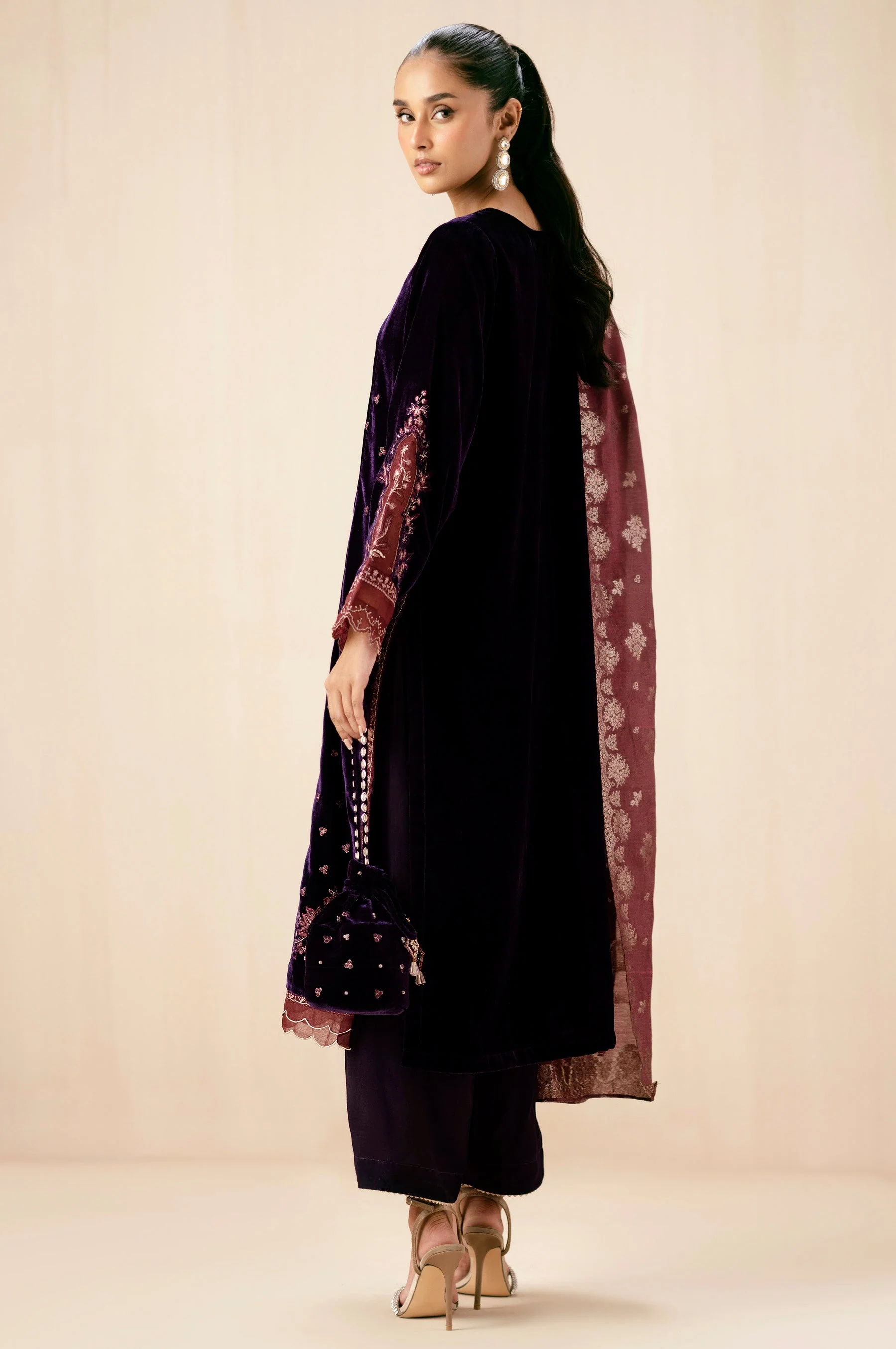 EMBROIDERED VELVET SUIT - Image 5