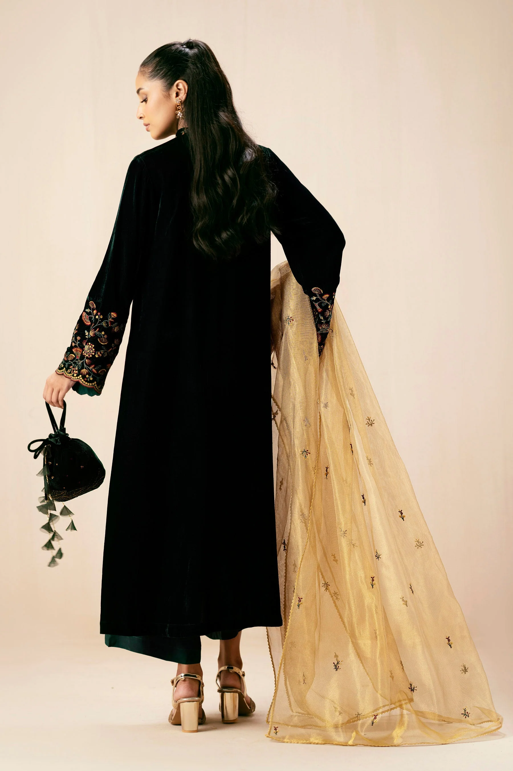STITCHED EMBROIDERED SUIT (FACTORY E-OUTLET) - Image 4