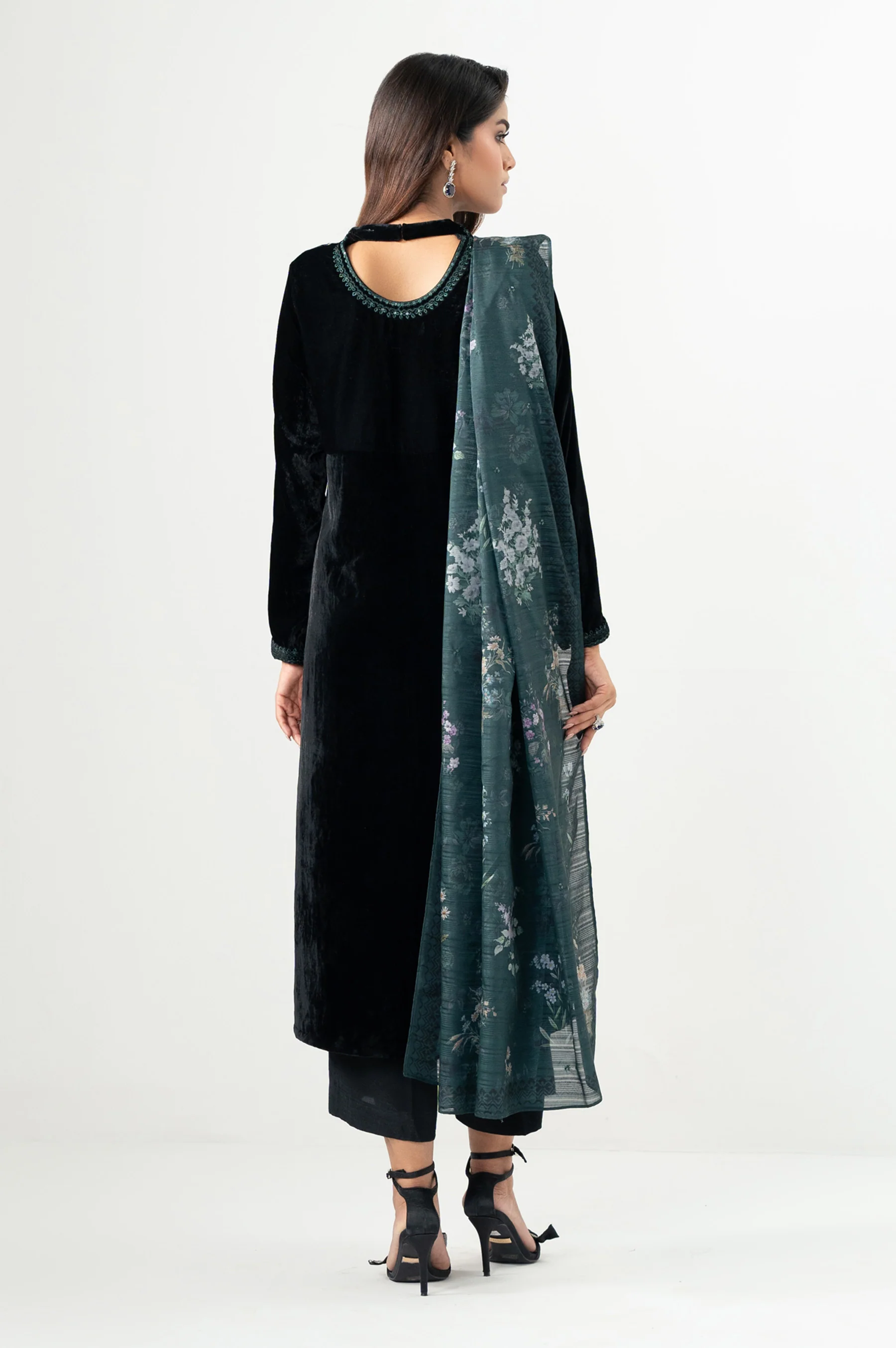EMBROIDERED SUIT - Image 6