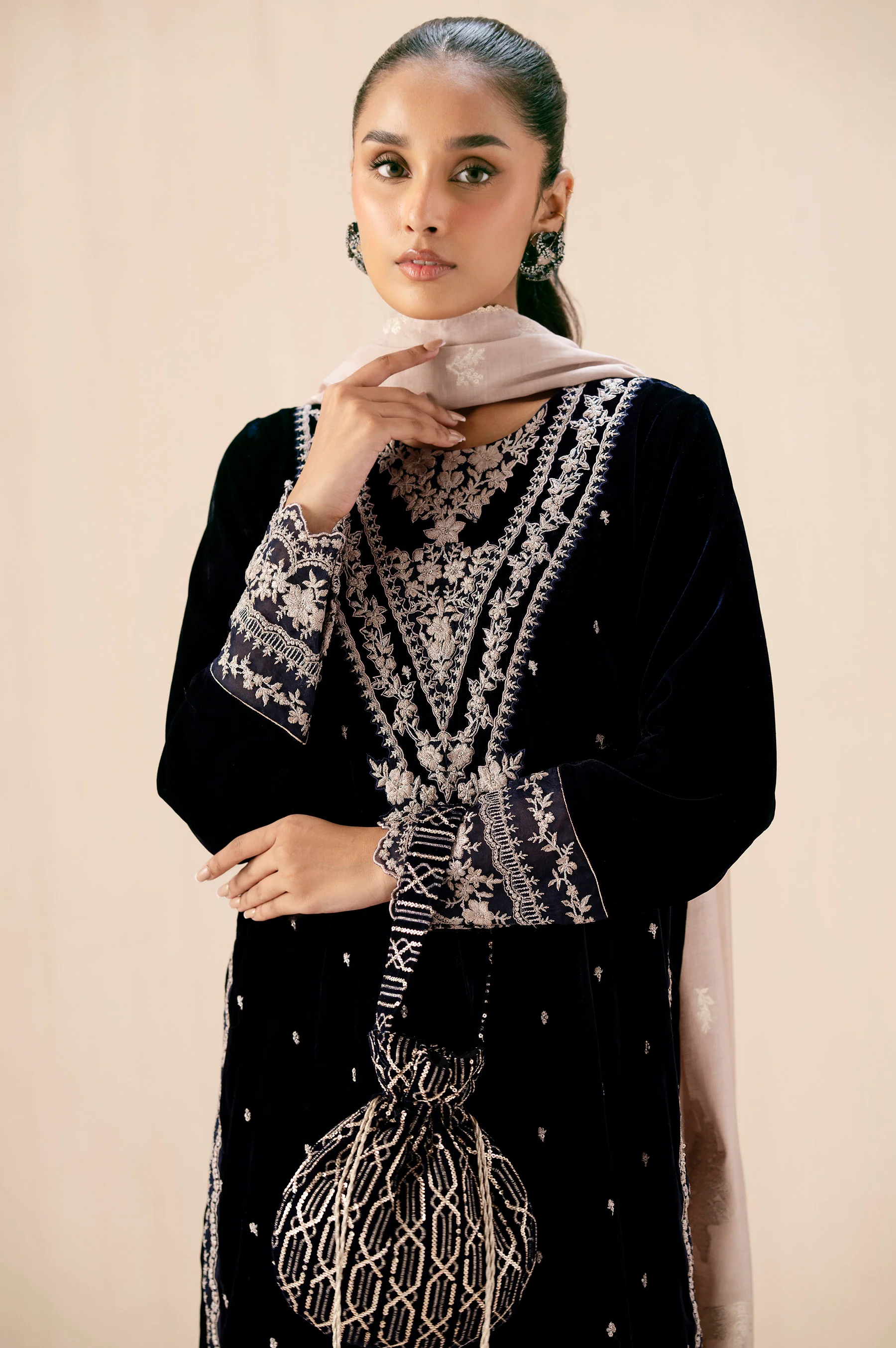 EMBROIDERED VELVET SUIT - Image 2