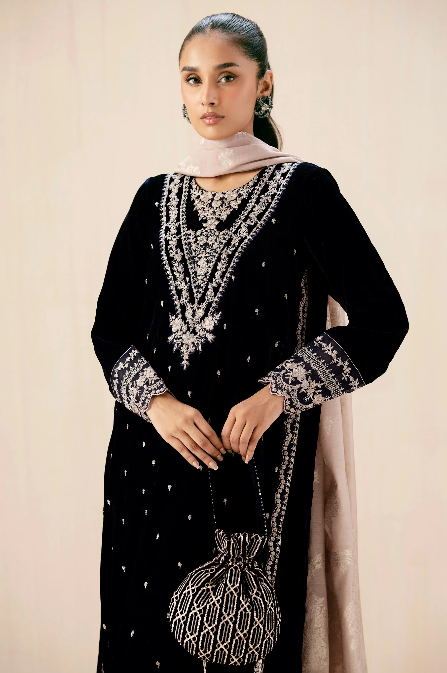 EMBROIDERED VELVET SUIT - Image 5