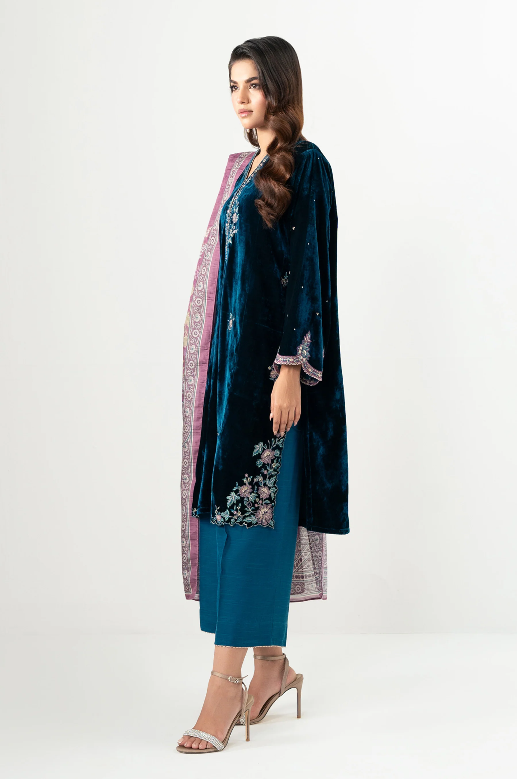 EMBROIDERED VELVET SUIT - Image 3