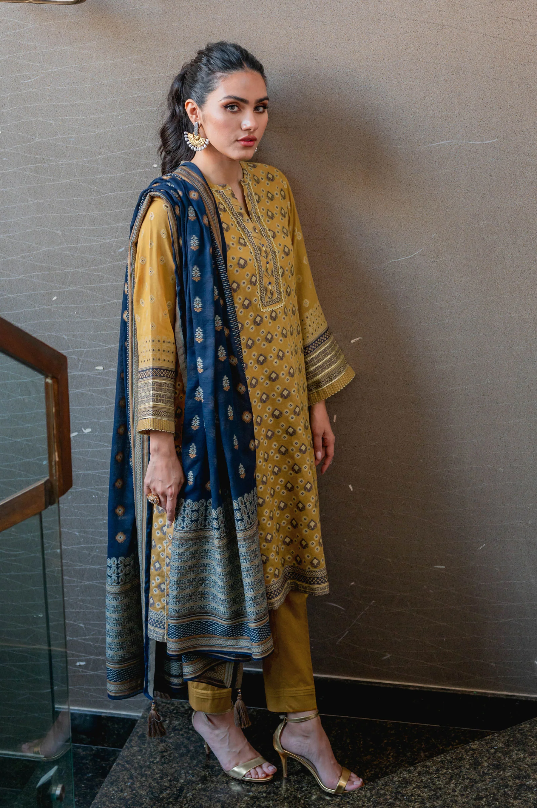 Stitched 3 Piece Jacquard Suit - Image 5