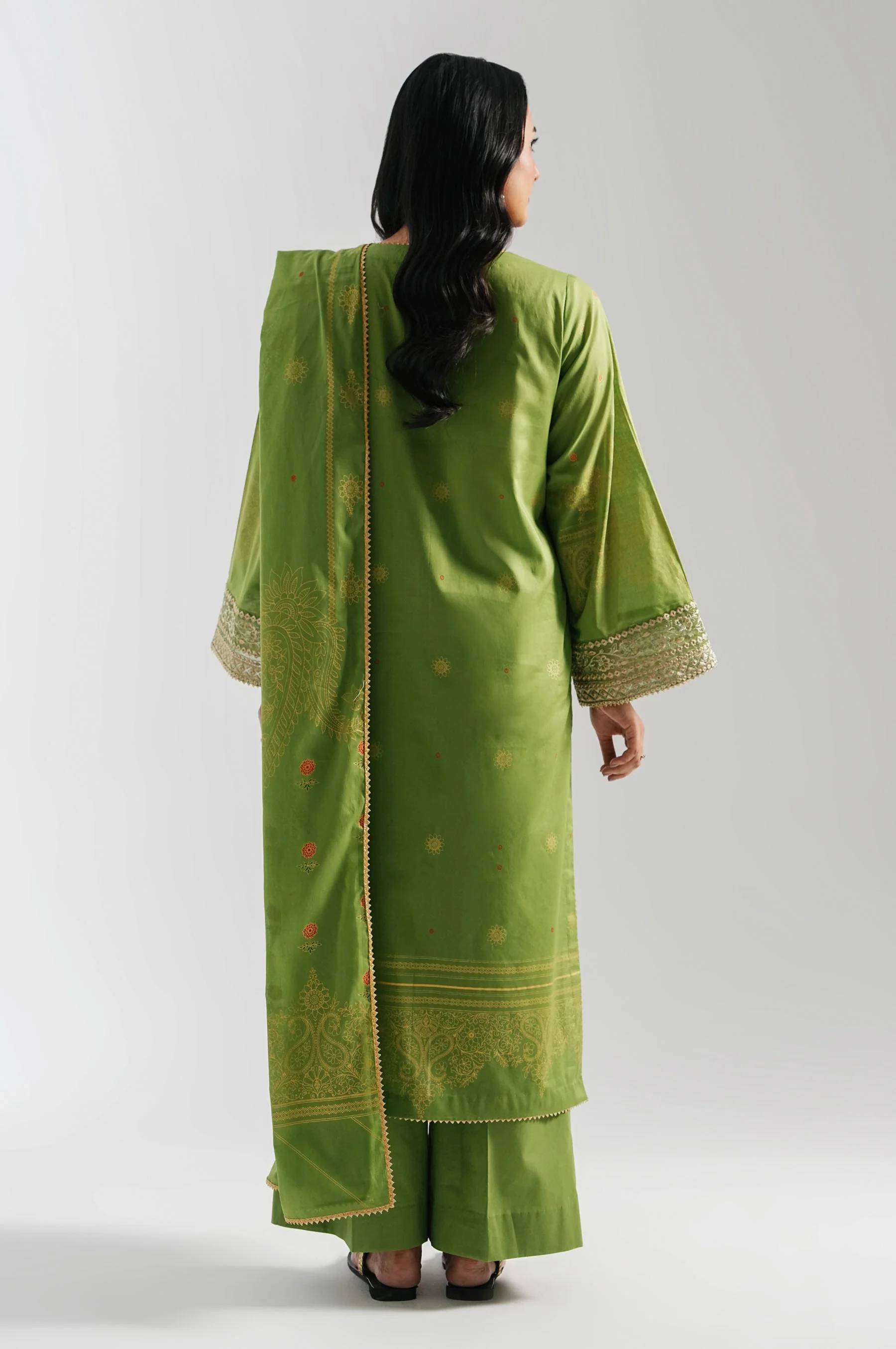 STITCHED EMBROIDERED LAWN SUIT (FACTORY E-OUTLET) - Image 6