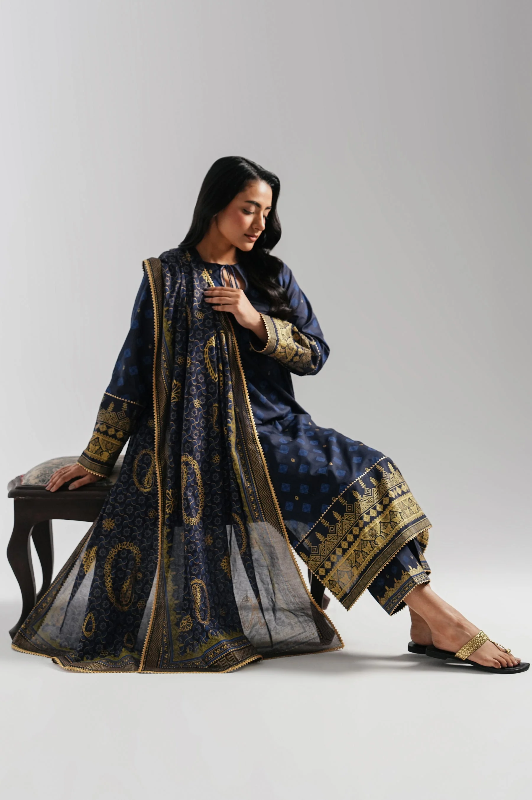 STITCHED EMBROIDERED LAWN SUIT (FACTORY E-OUTLET) - Image 4