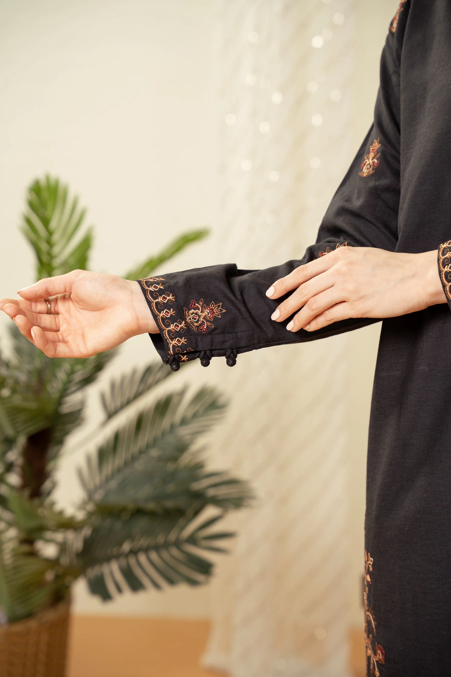 EMBROIDERED SUIT (FACTORY E-OUTLET) - Image 2