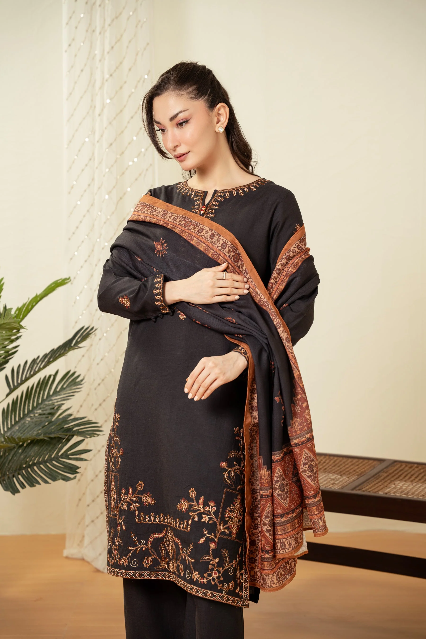 EMBROIDERED SUIT (FACTORY E-OUTLET) - Image 4