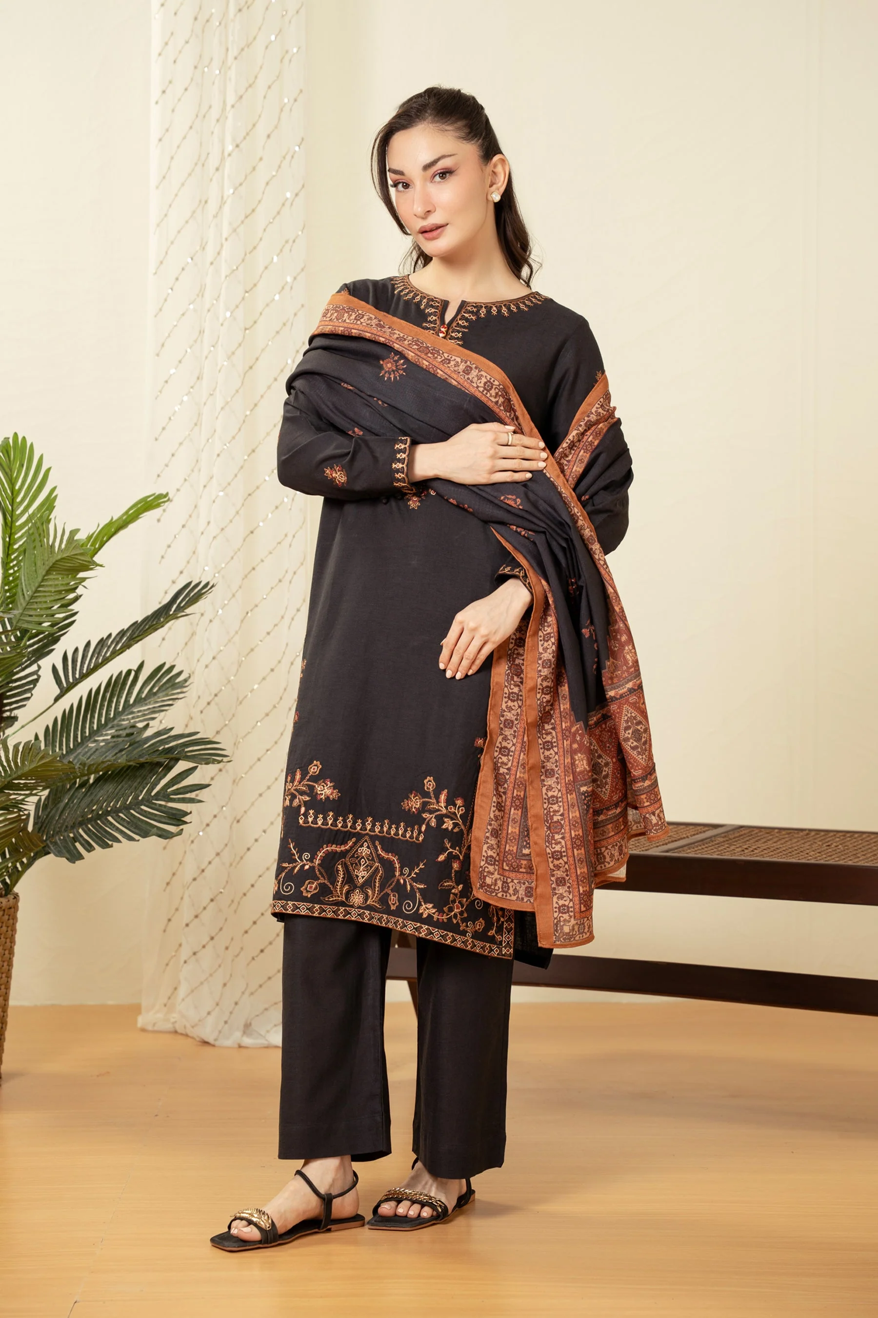 EMBROIDERED SUIT (FACTORY E-OUTLET) - Image 5