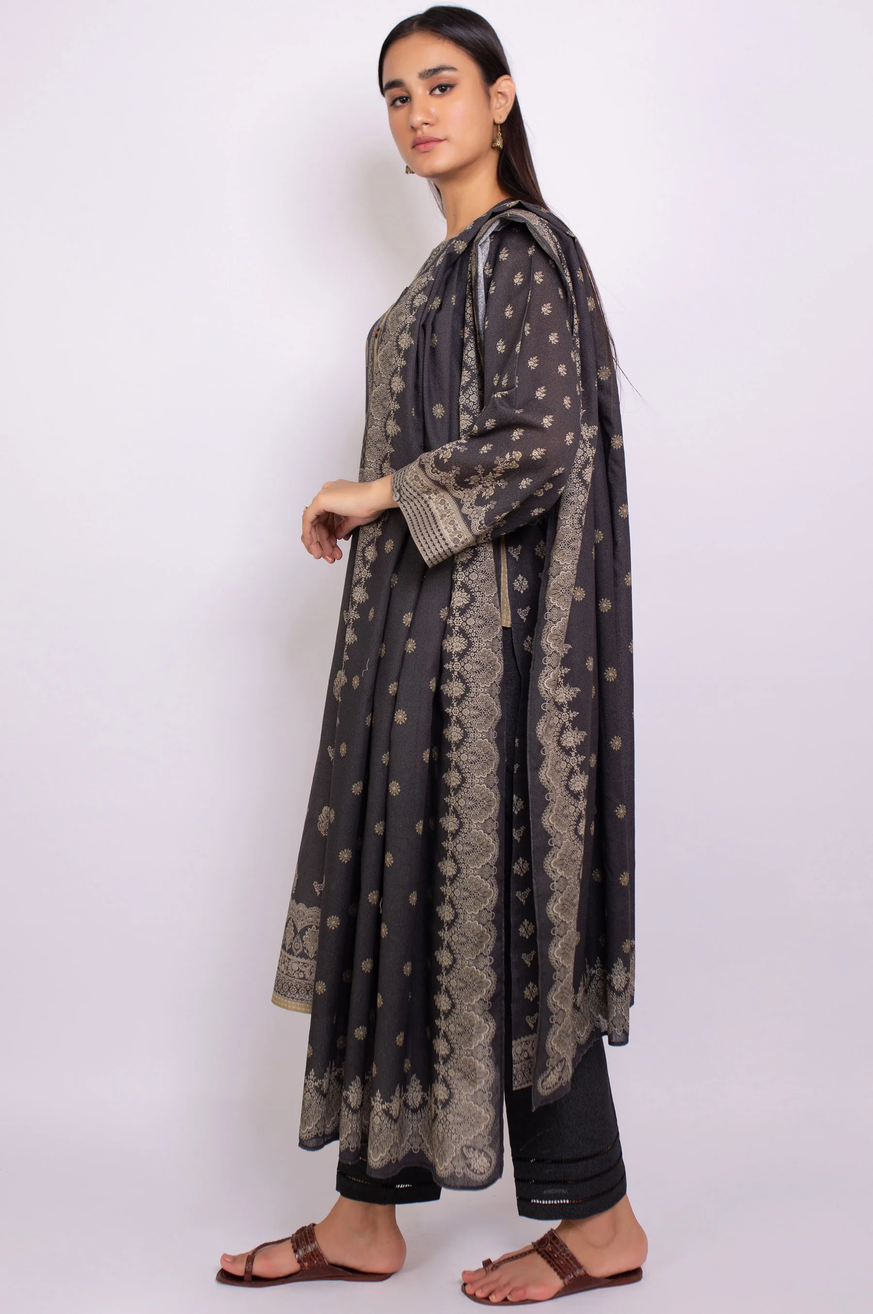 Stitched 3 Piece Printed Karandi Suit - Image 4