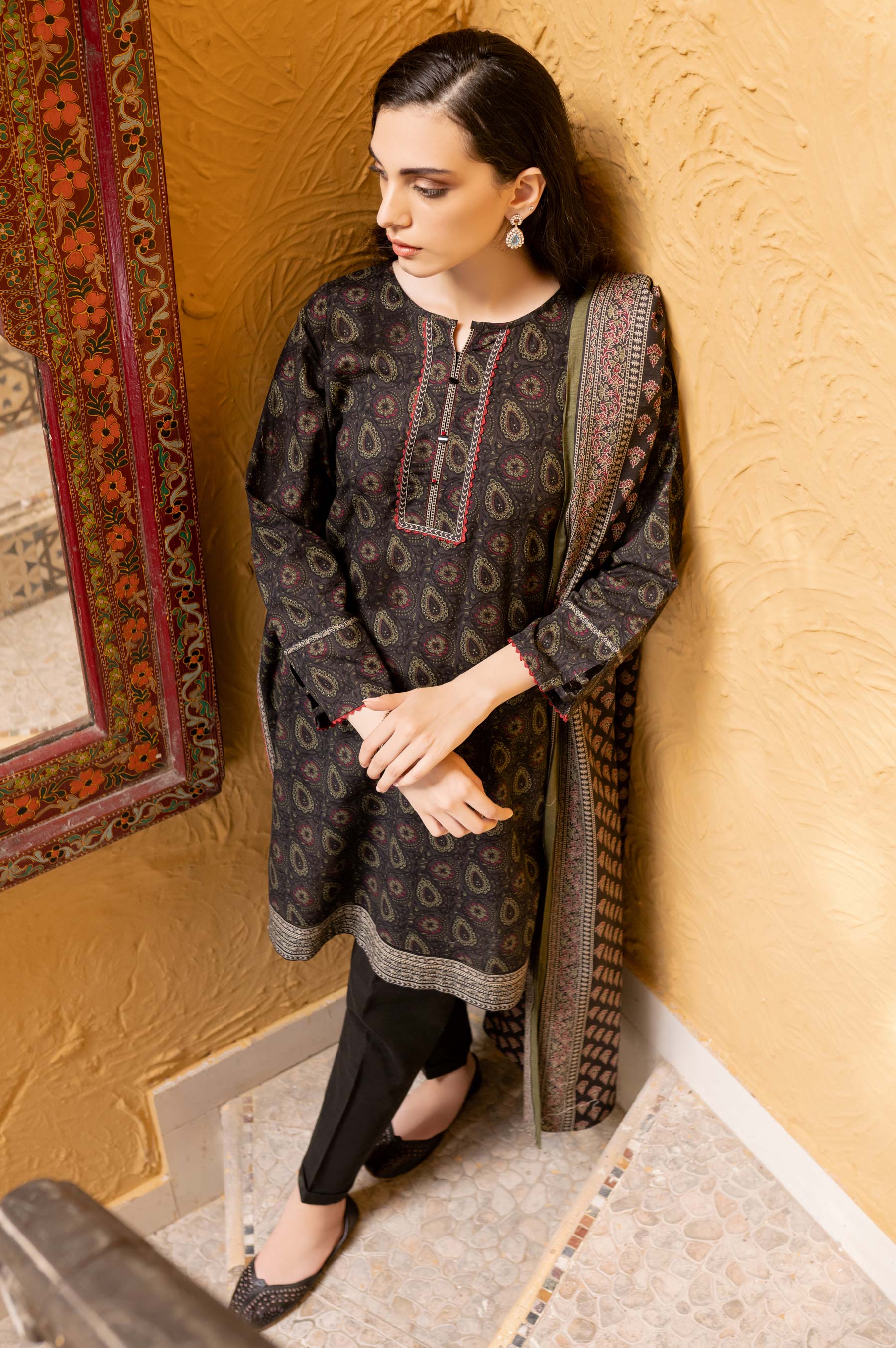 Stitched 3 Piece Printed Khaddar Suit - Image 3
