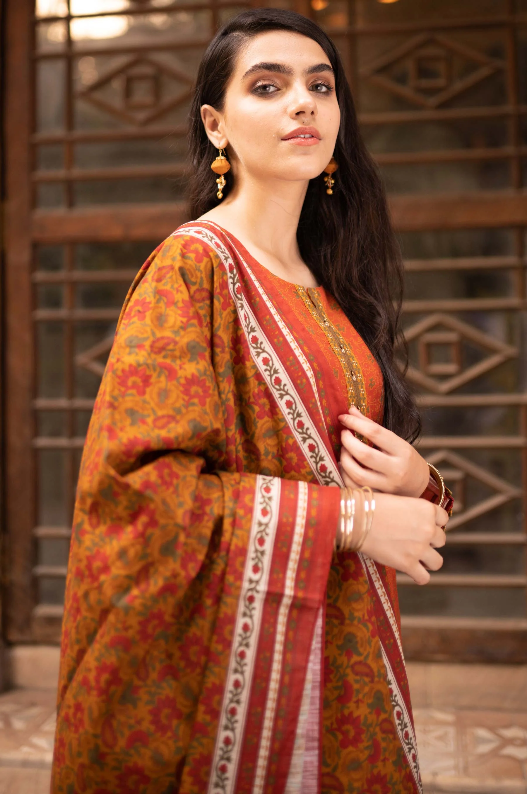 Stitched 3 Piece Printed Khaddar Suit - Image 4
