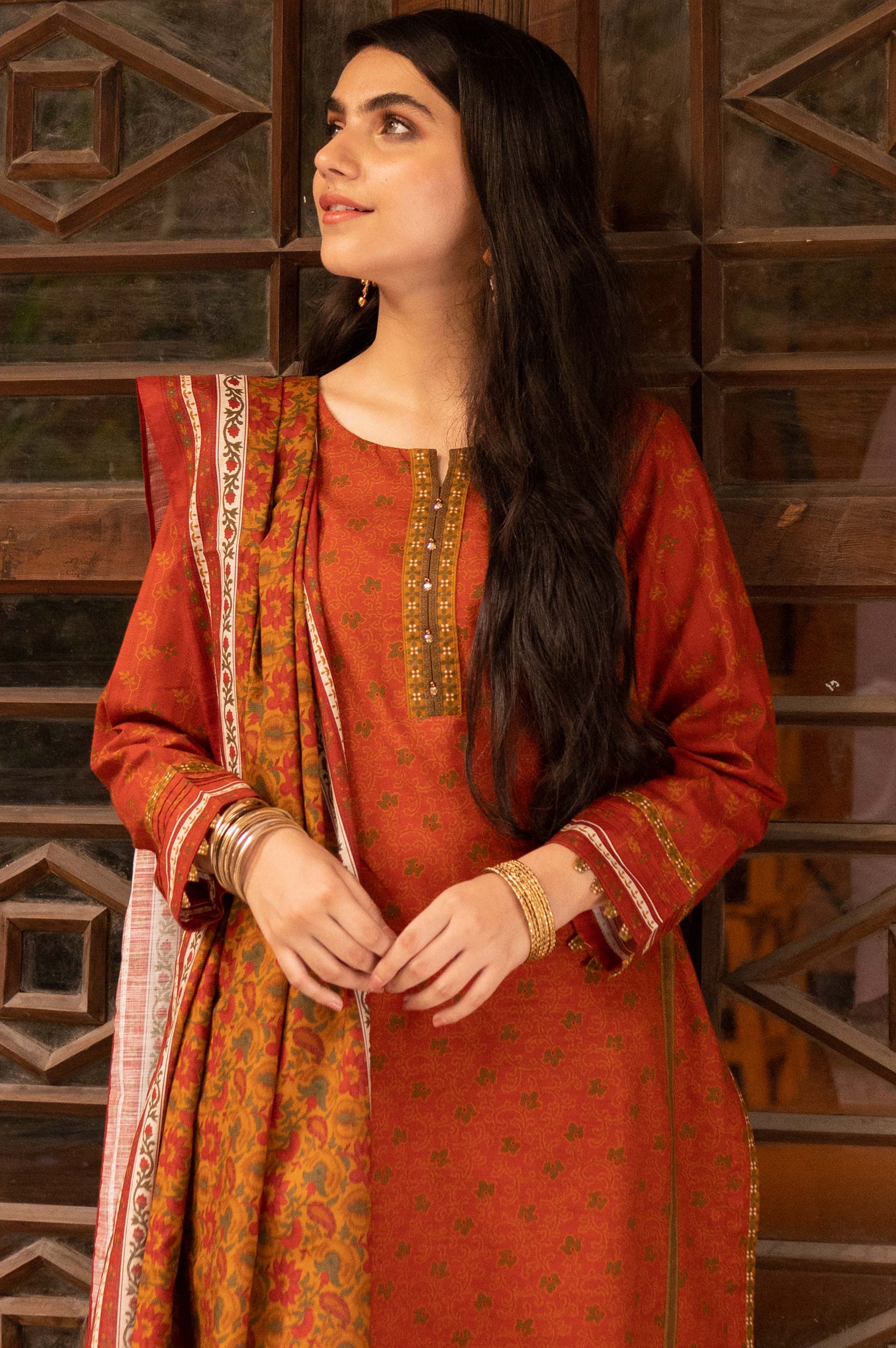 Stitched 3 Piece Printed Khaddar Suit - Image 5