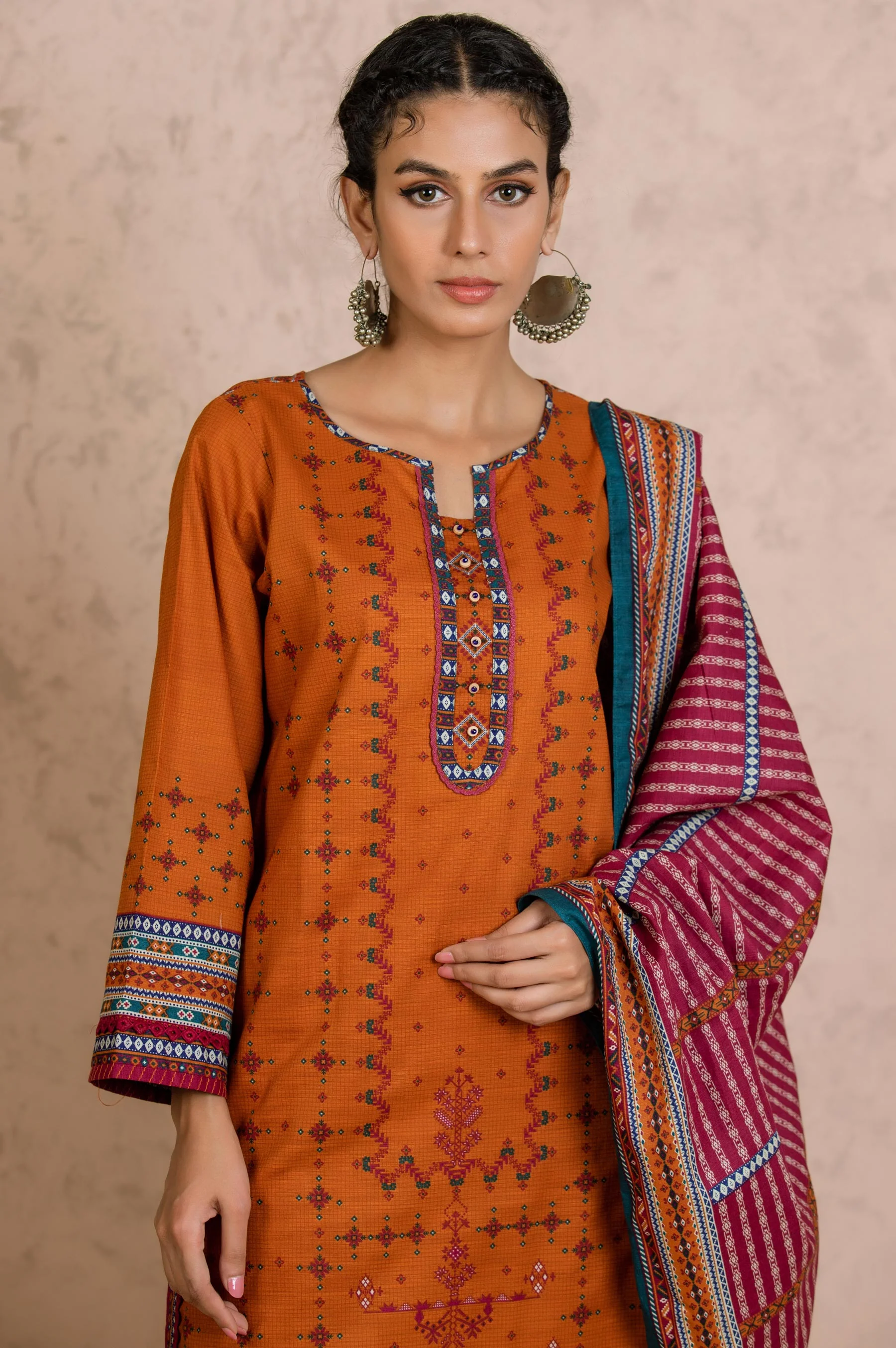 Stitched 3 Piece Printed Khaddar Suit - Image 4