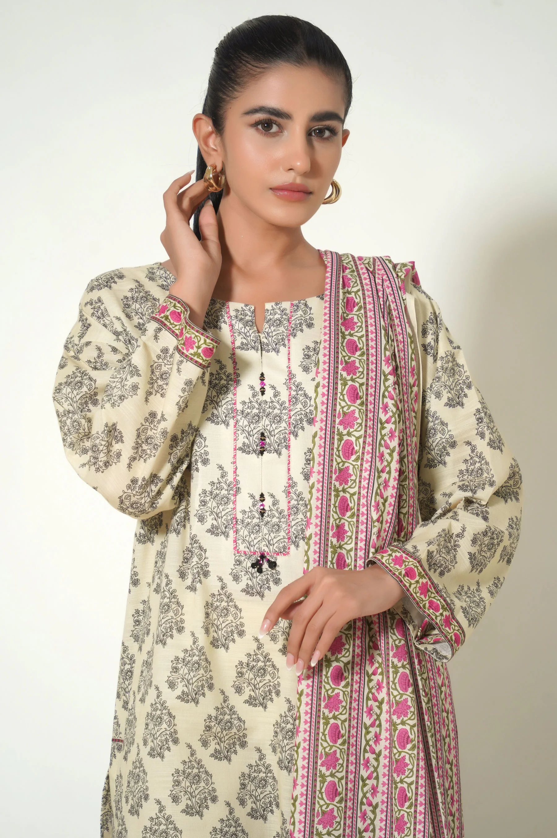 Stitched 3 Piece Printed Khaddar Suit - Image 2