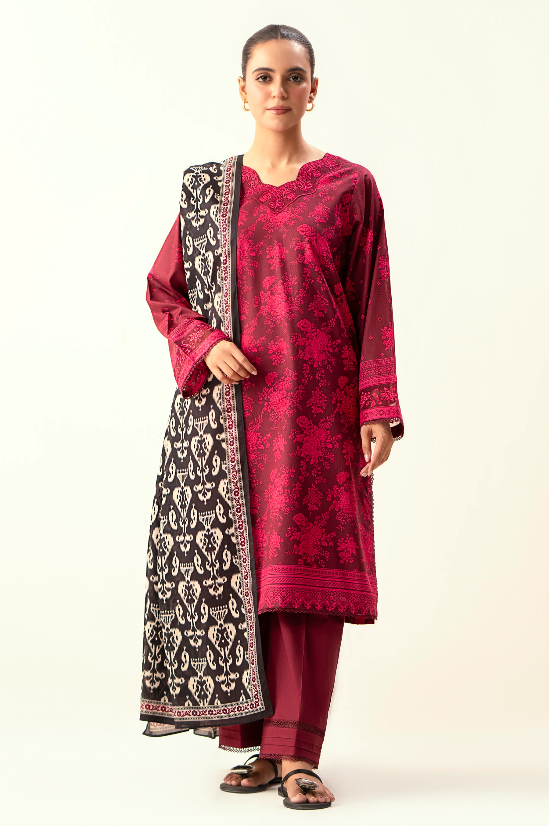 EMBROIDERED SUIT