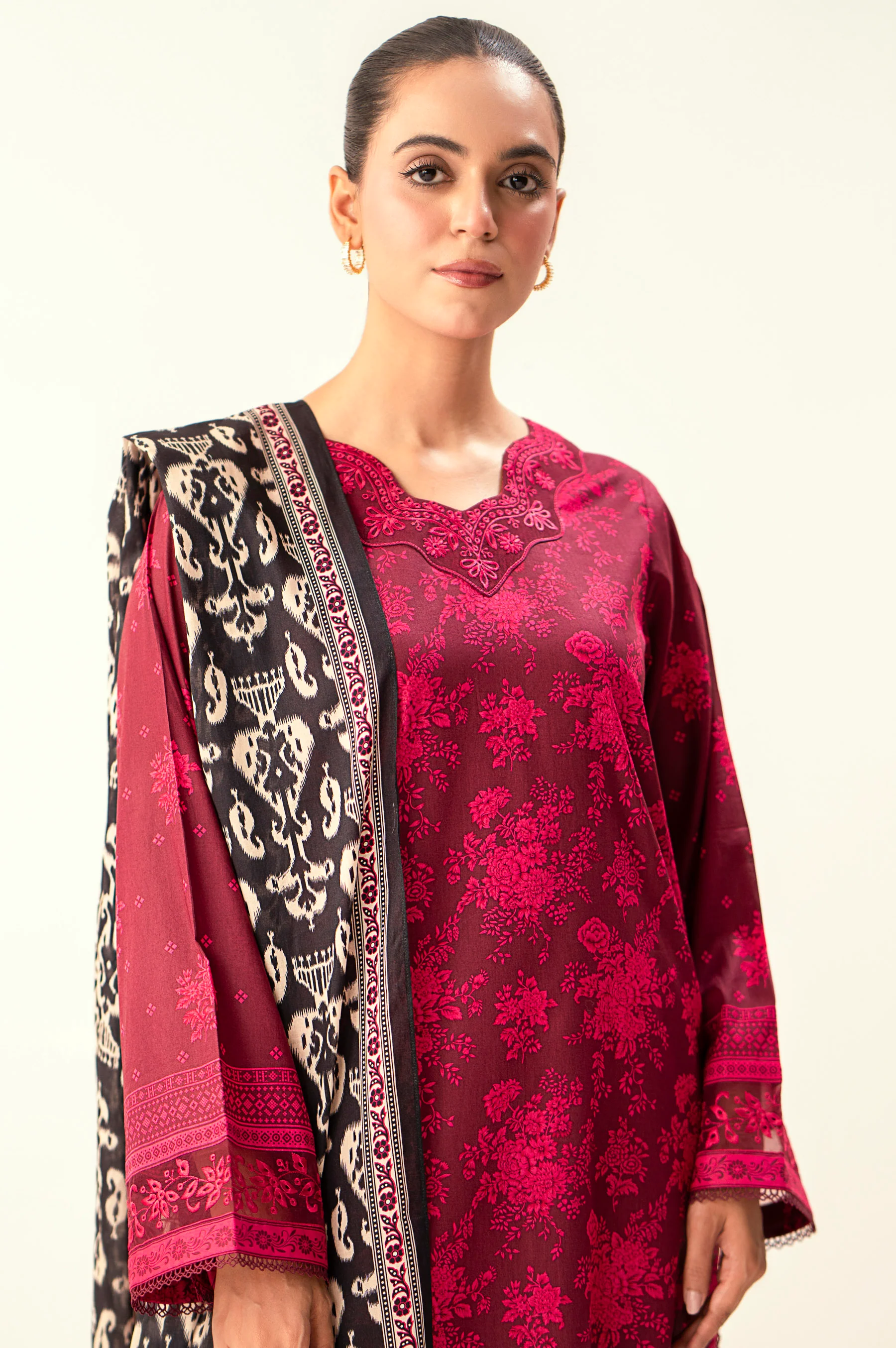 EMBROIDERED SUIT - Image 2