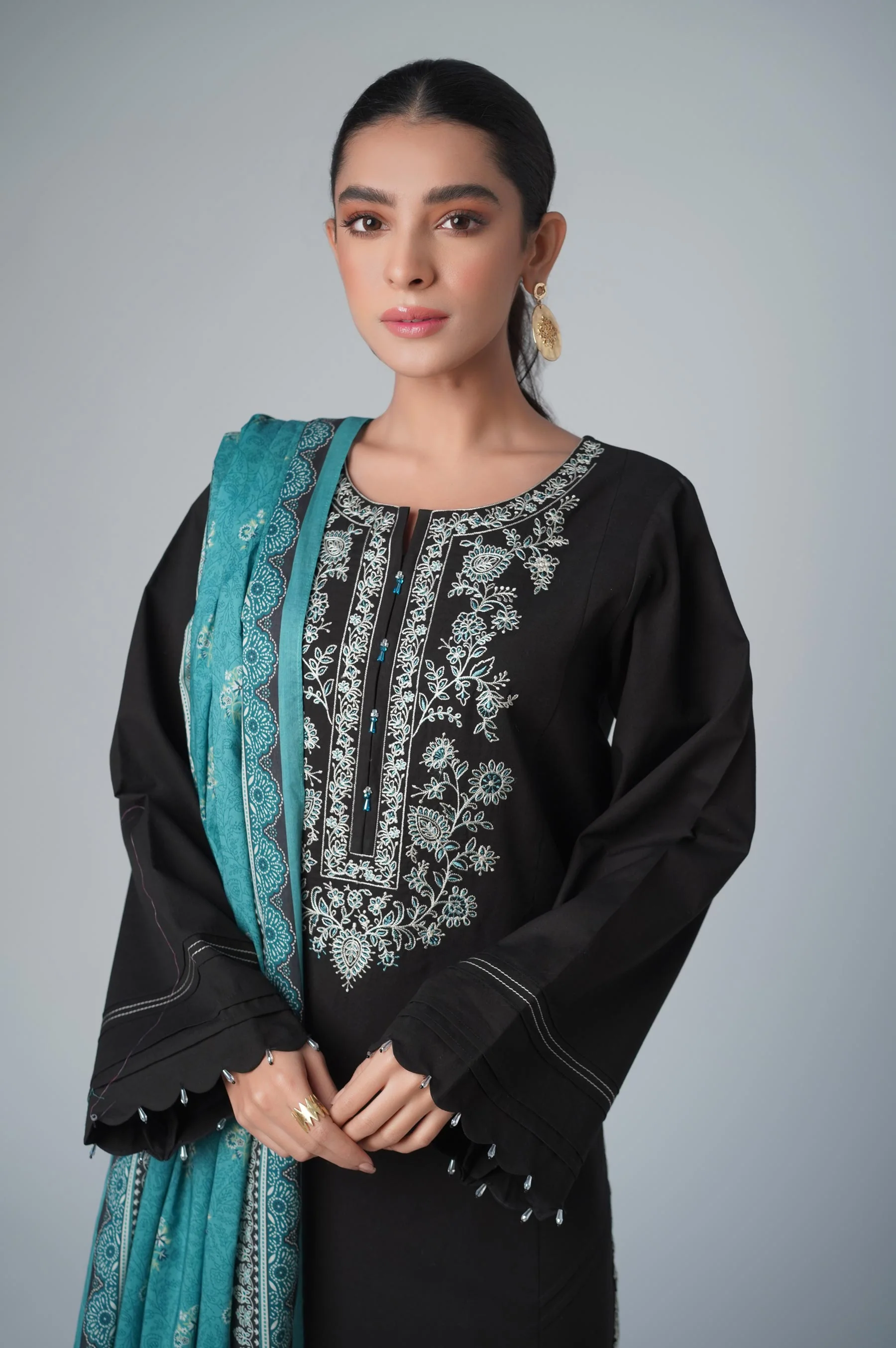 Stitched 3 Piece Printed Lawn - Image 4