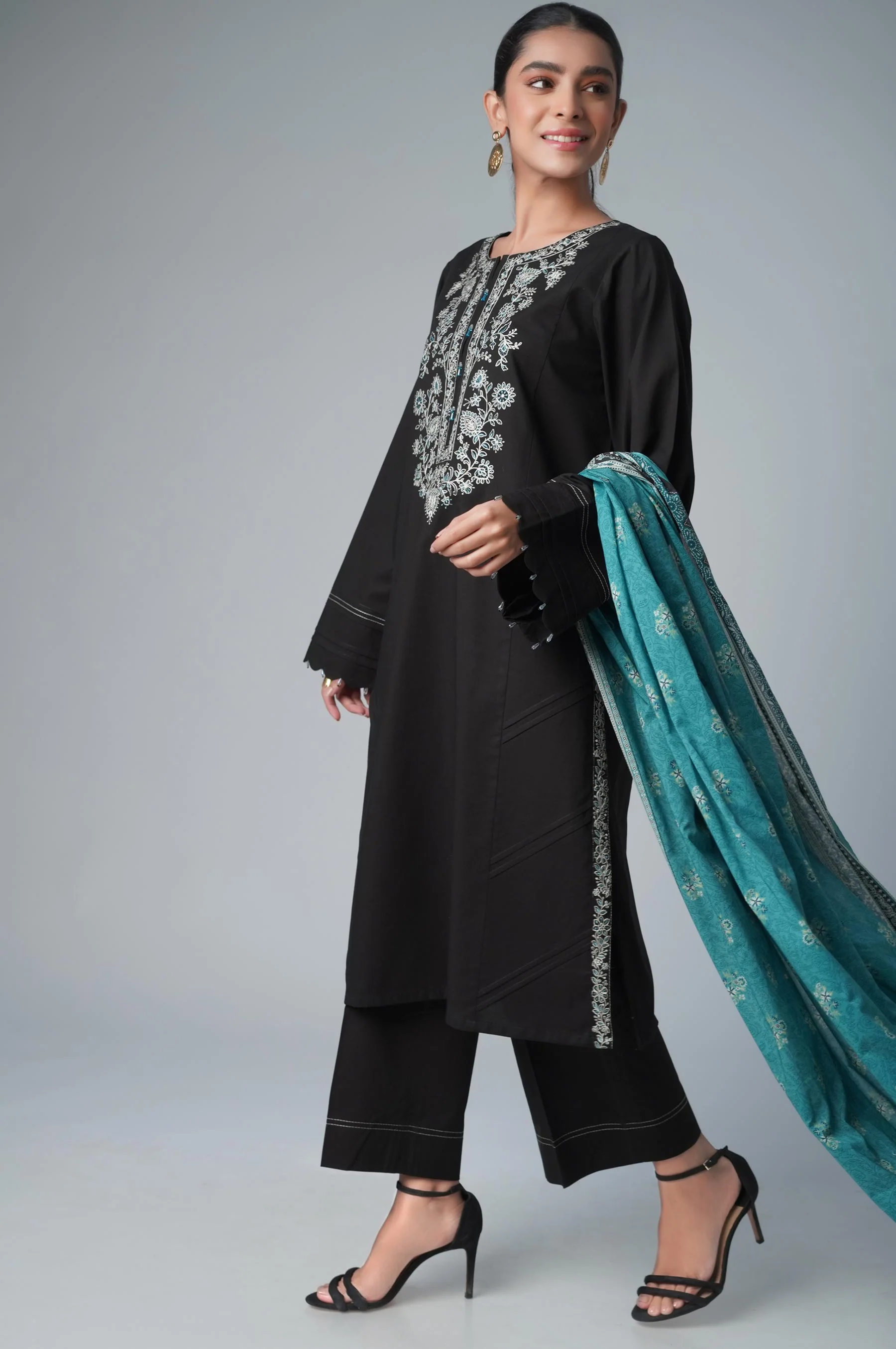 Stitched 3 Piece Printed Lawn - Image 5