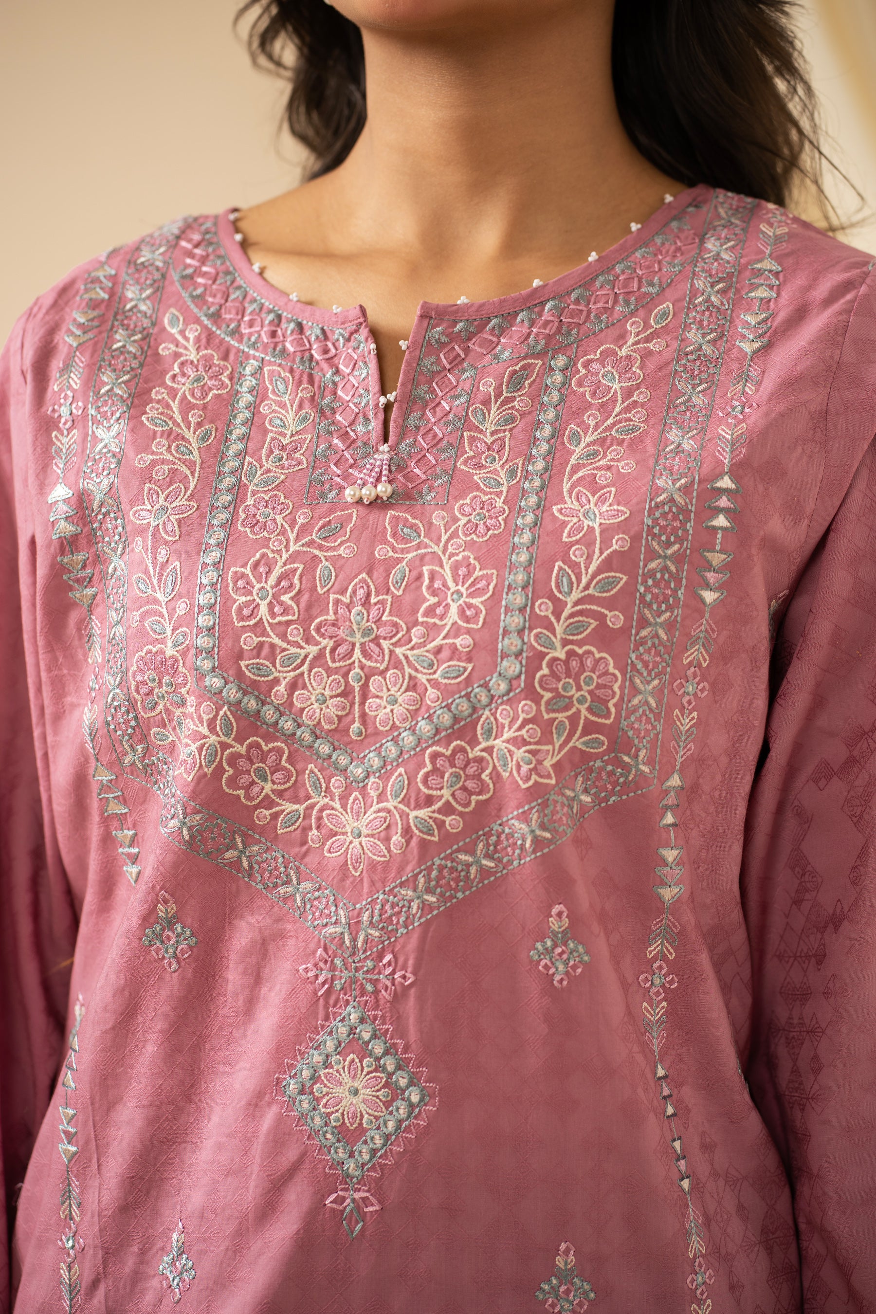 EMBROIDERED SELF JACQUARD STITCHED 3 PIECE SUIT - Image 3