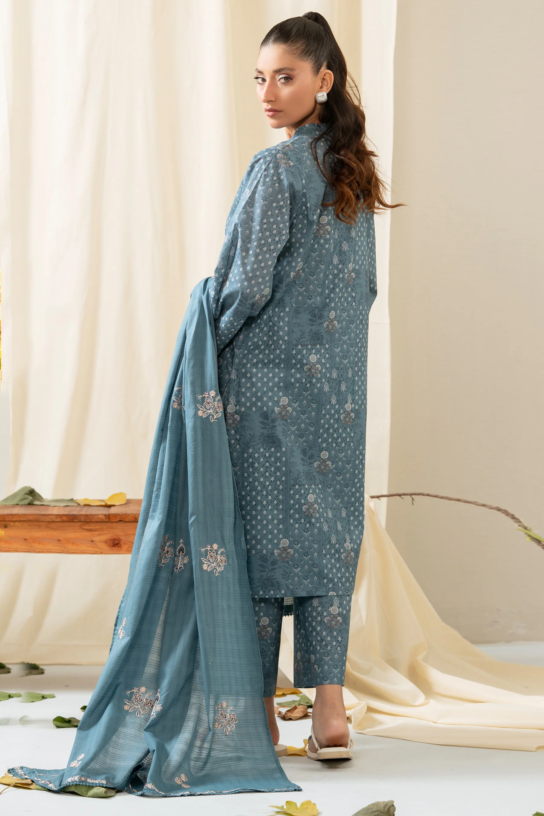 STITCHED EMBROIDERED CAMBRIC SUIT - Image 3