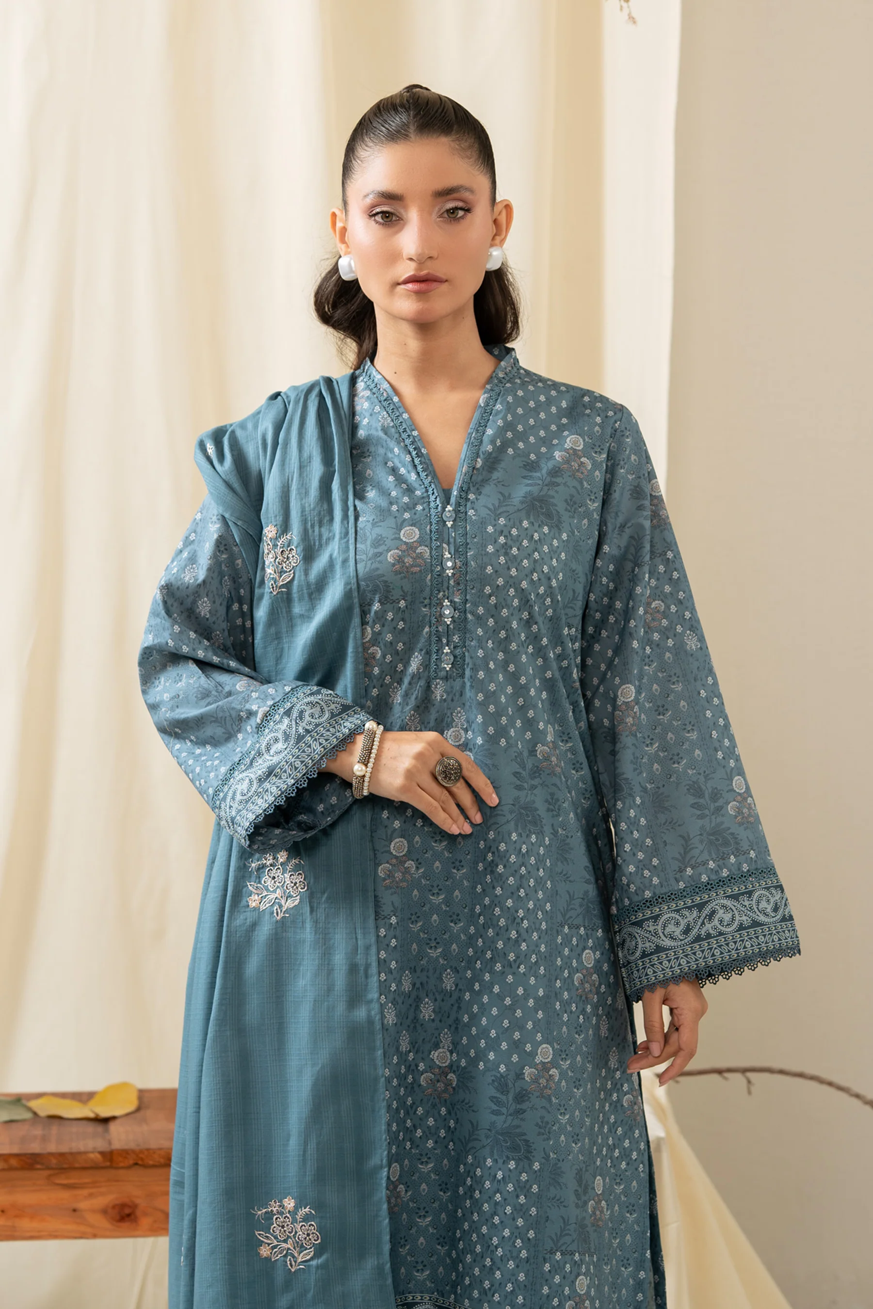 STITCHED EMBROIDERED CAMBRIC SUIT - Image 4