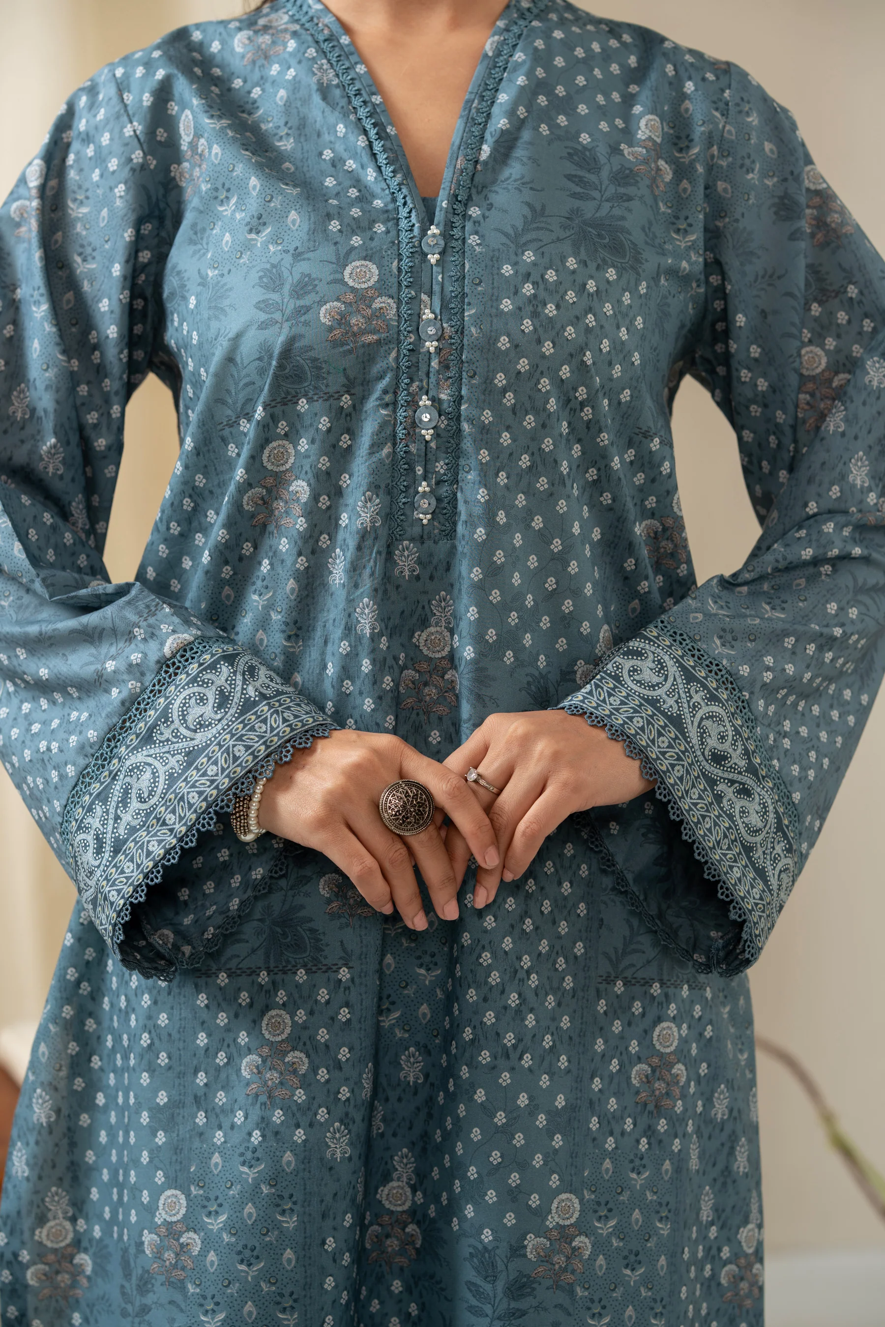 STITCHED EMBROIDERED CAMBRIC SUIT - Image 6