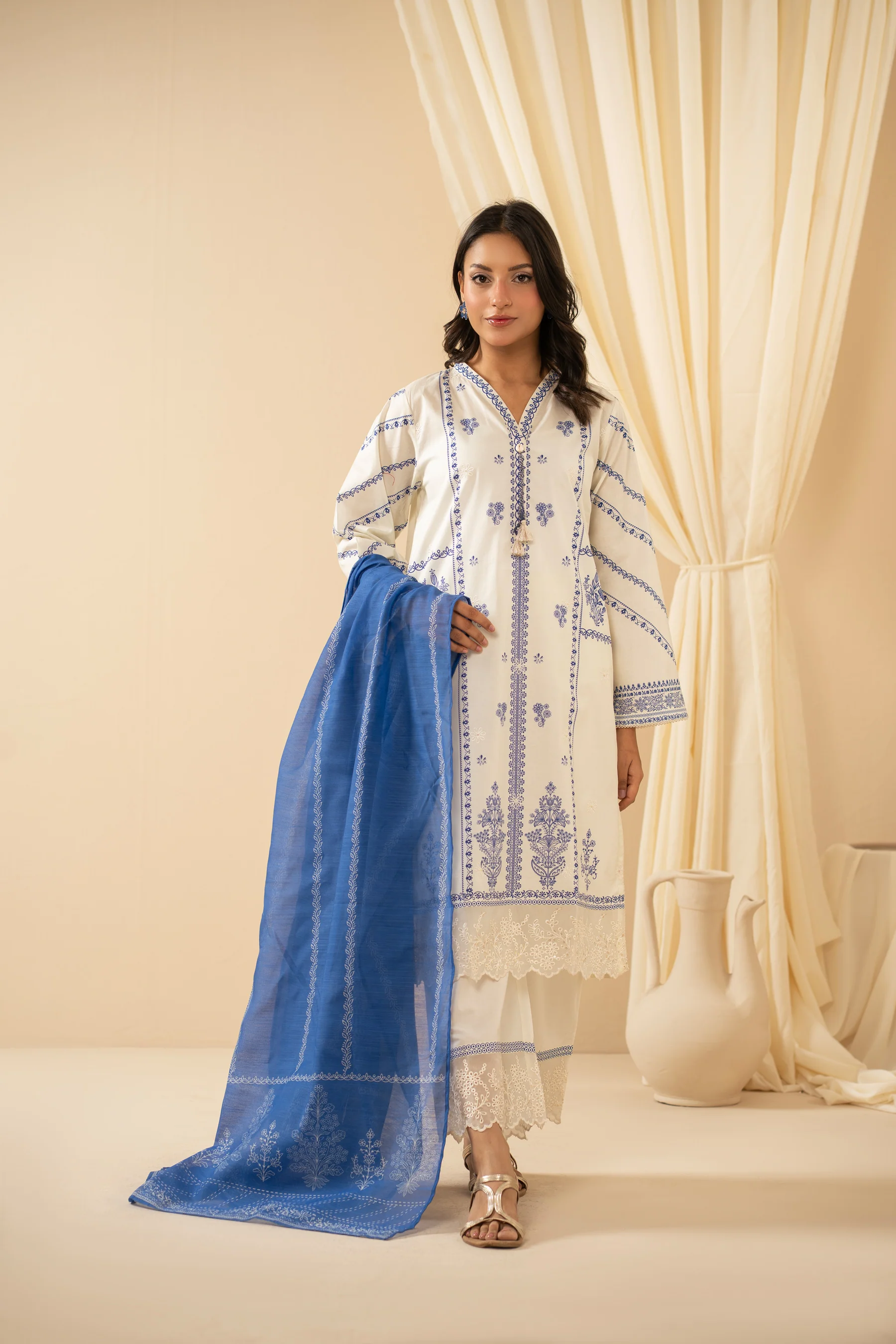 PRINTED CAMBRIC STITCHED 3 PIECE SUIT - Image 3