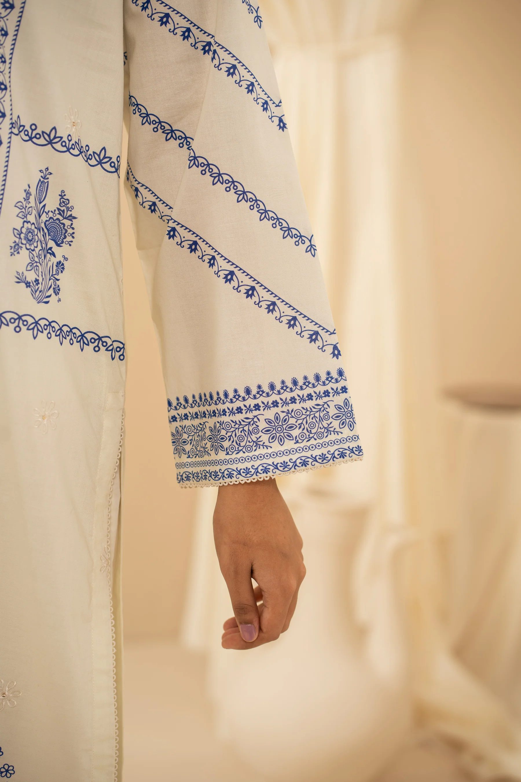 PRINTED CAMBRIC STITCHED 3 PIECE SUIT - Image 5